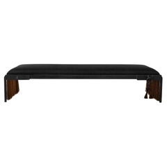 Panchina moderna in acciaio annerito intrecciata a mano con tessuto di crine di cavallo marrone con frange e nappe