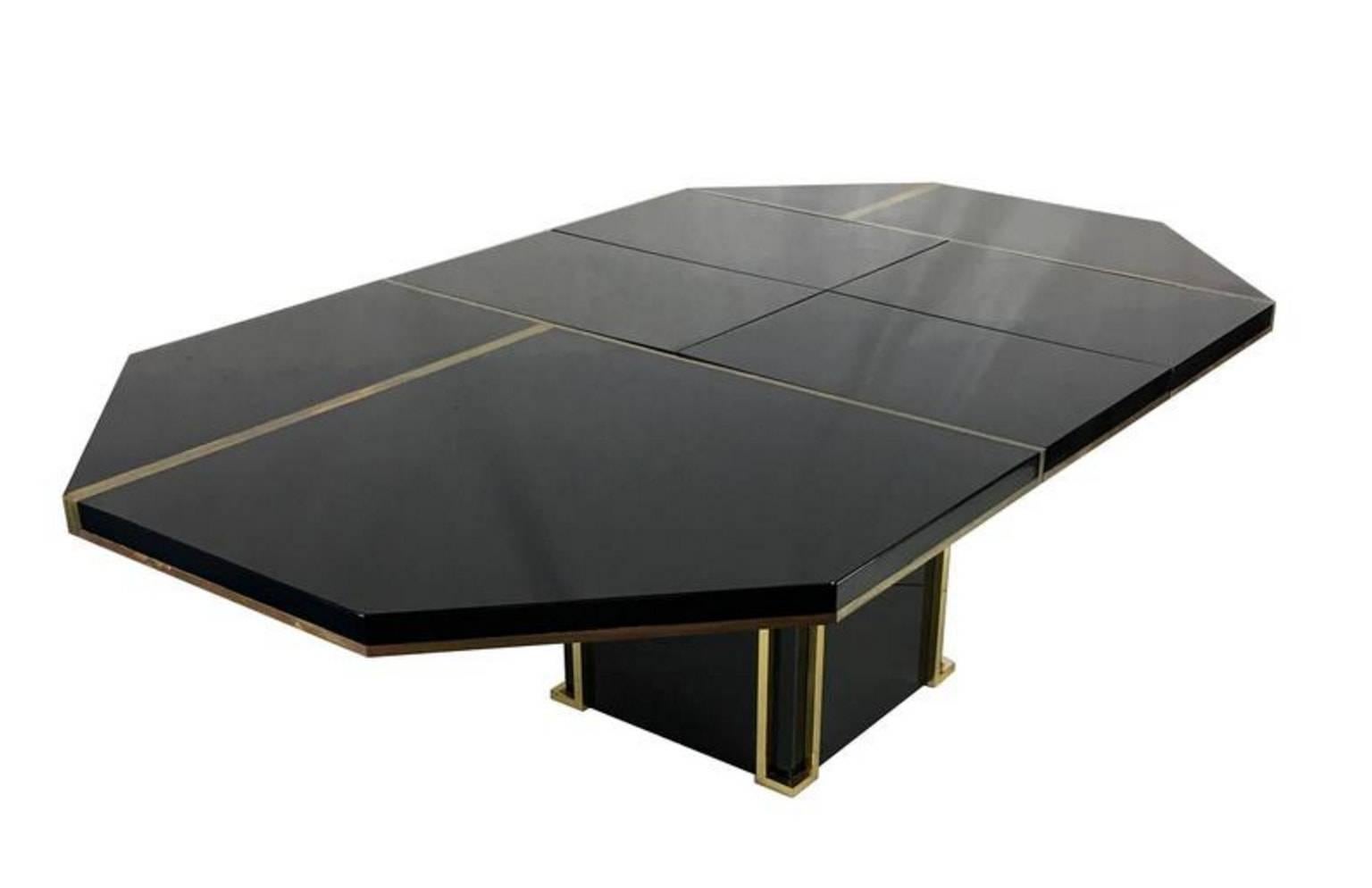 Lacquered and Brass Dining Table JC Mahey, 1970s In Excellent Condition In Paris, IDF