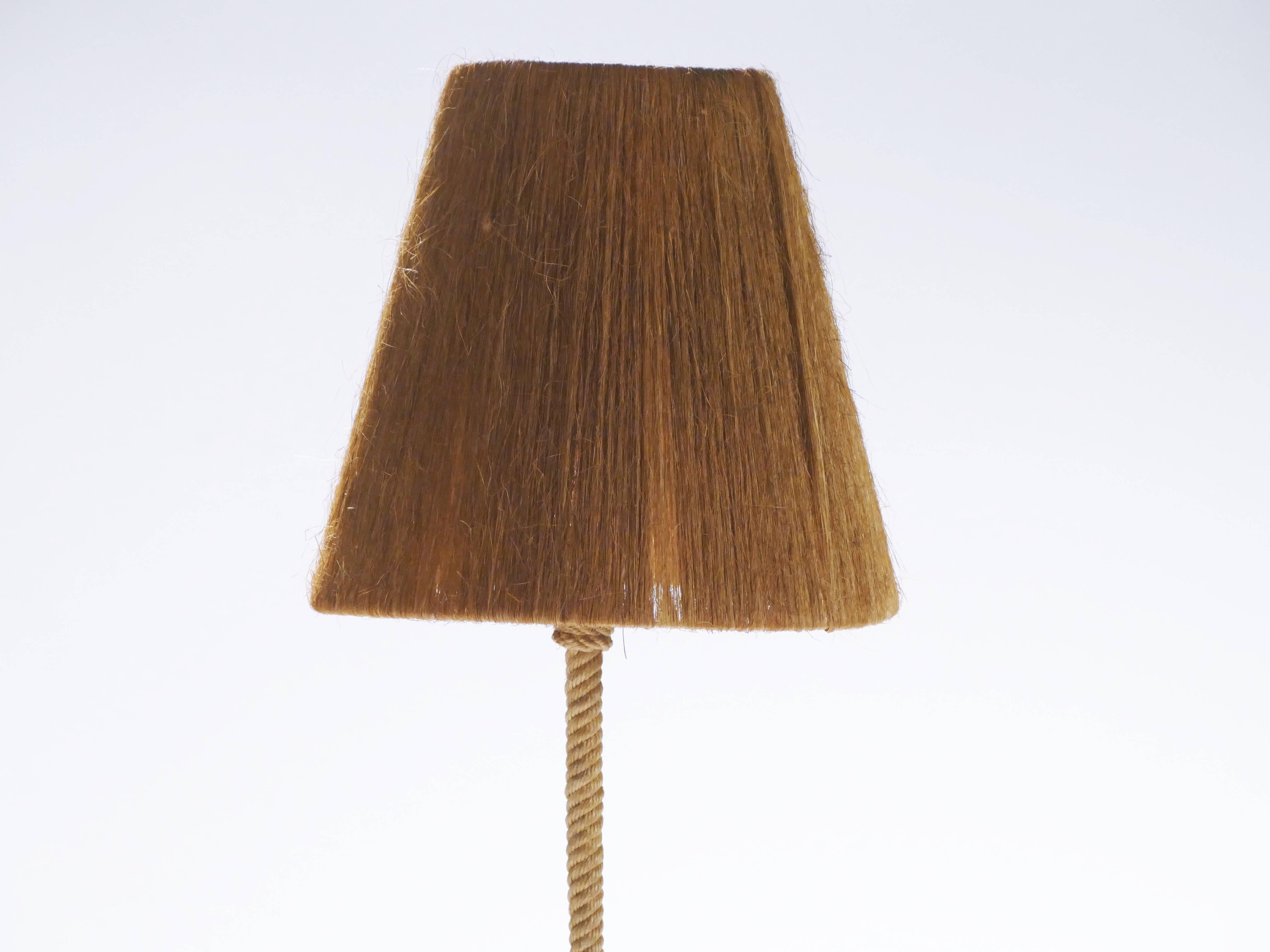 Nautical and natural elements are used in the construction of this vintage floor lamp from the 1960s. The rope feet and dark brown rope lampshade feel earthy and eclectic, and the feet’s wideset, arching structure adds complexity to the piece. A