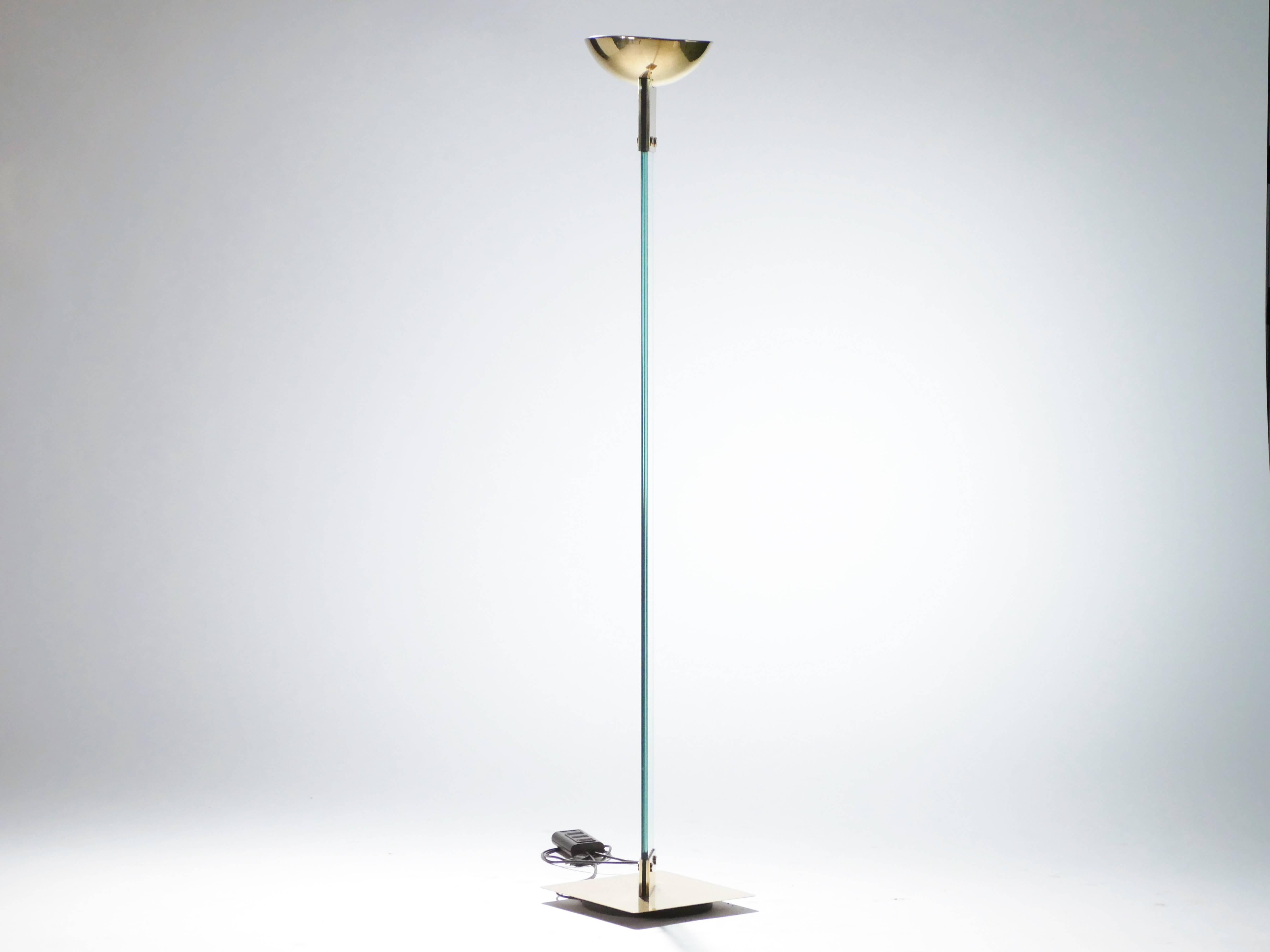Glass and brass form this eye-catching halogen decorative lamp. Its structure is unique all the way down, from the shining brass bowl top supported by a thin sheet of glass, to the floating base. Casting an effortless Italian cool through the space