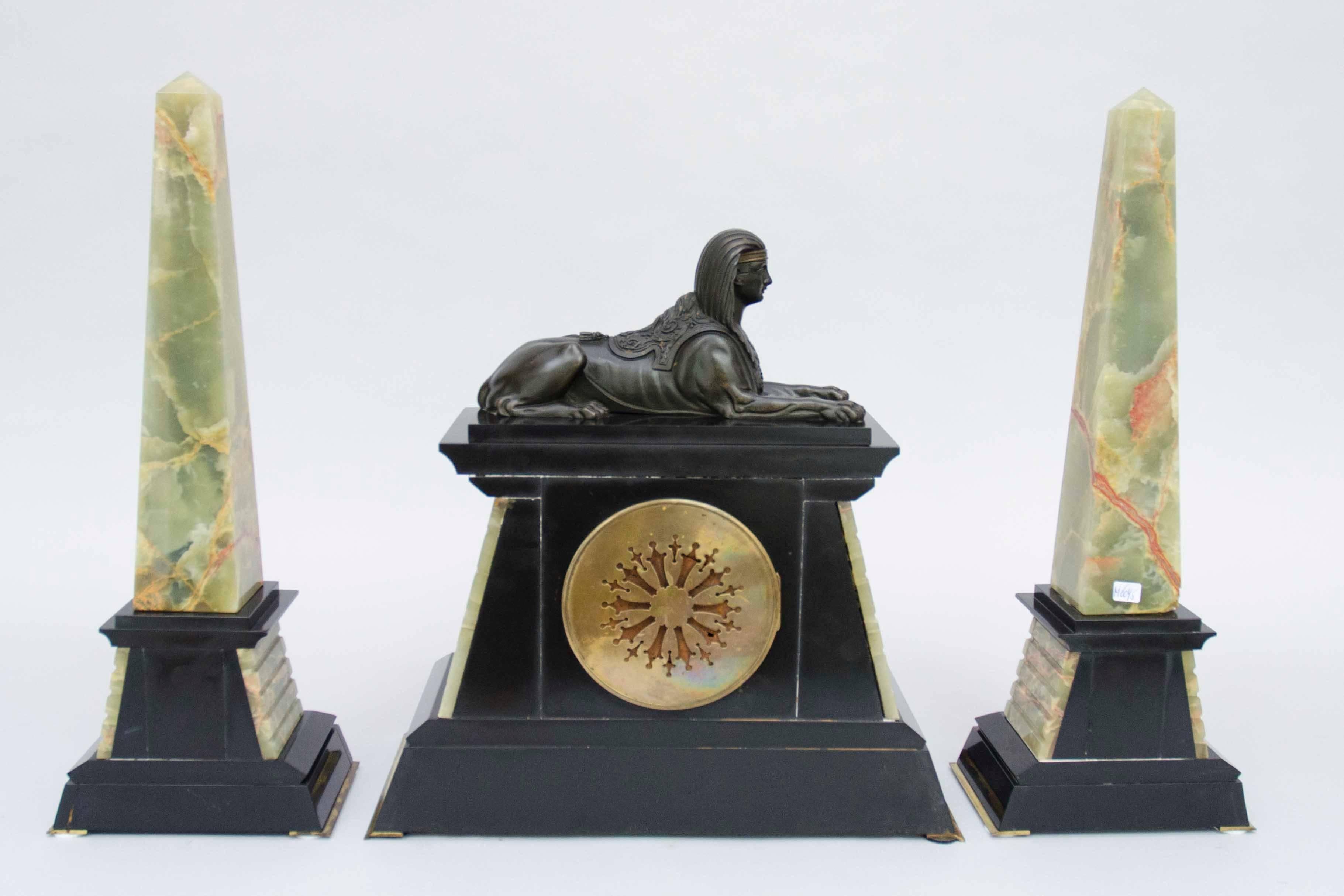 19th Century Egyptian Revival Mantel Garniture in Bronze, Marble and Onyx For Sale 2