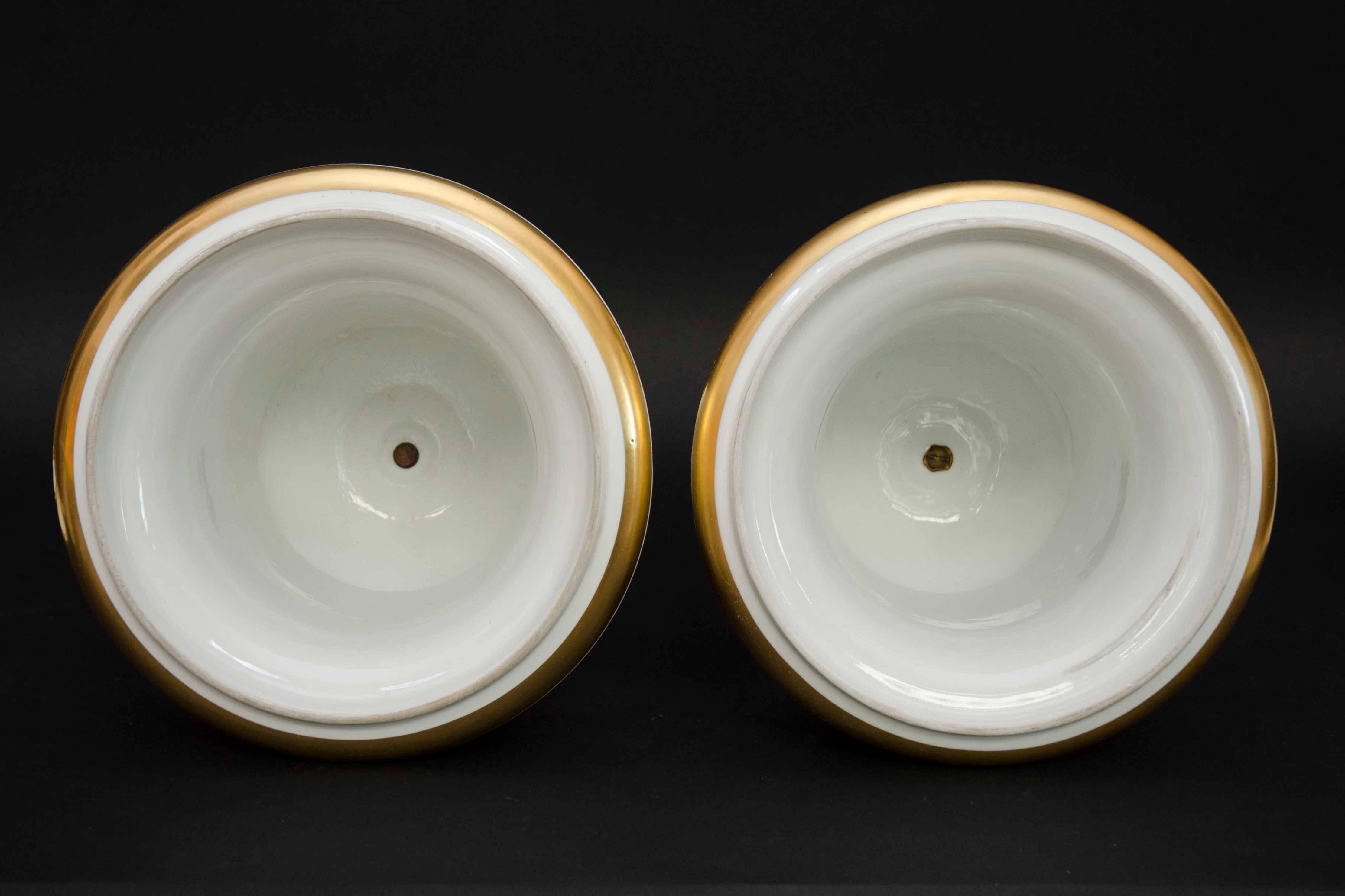Mid-19th Century Pair of Large Covered Coolers, White Brussel's Porcelain For Sale 4
