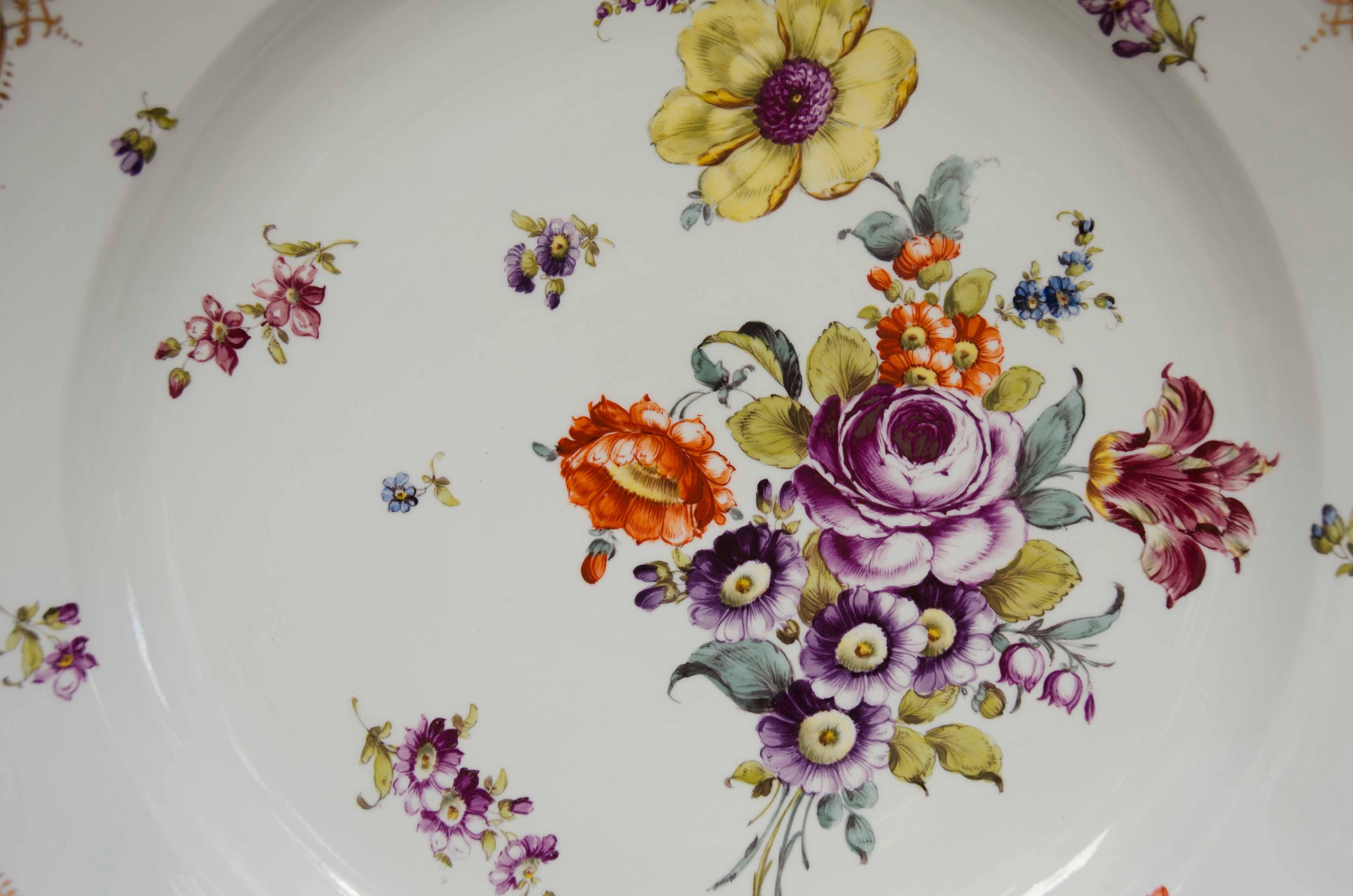 Large 19th Century Meissen Deep Plate with Floral Decoration In Excellent Condition For Sale In Brussels, BE