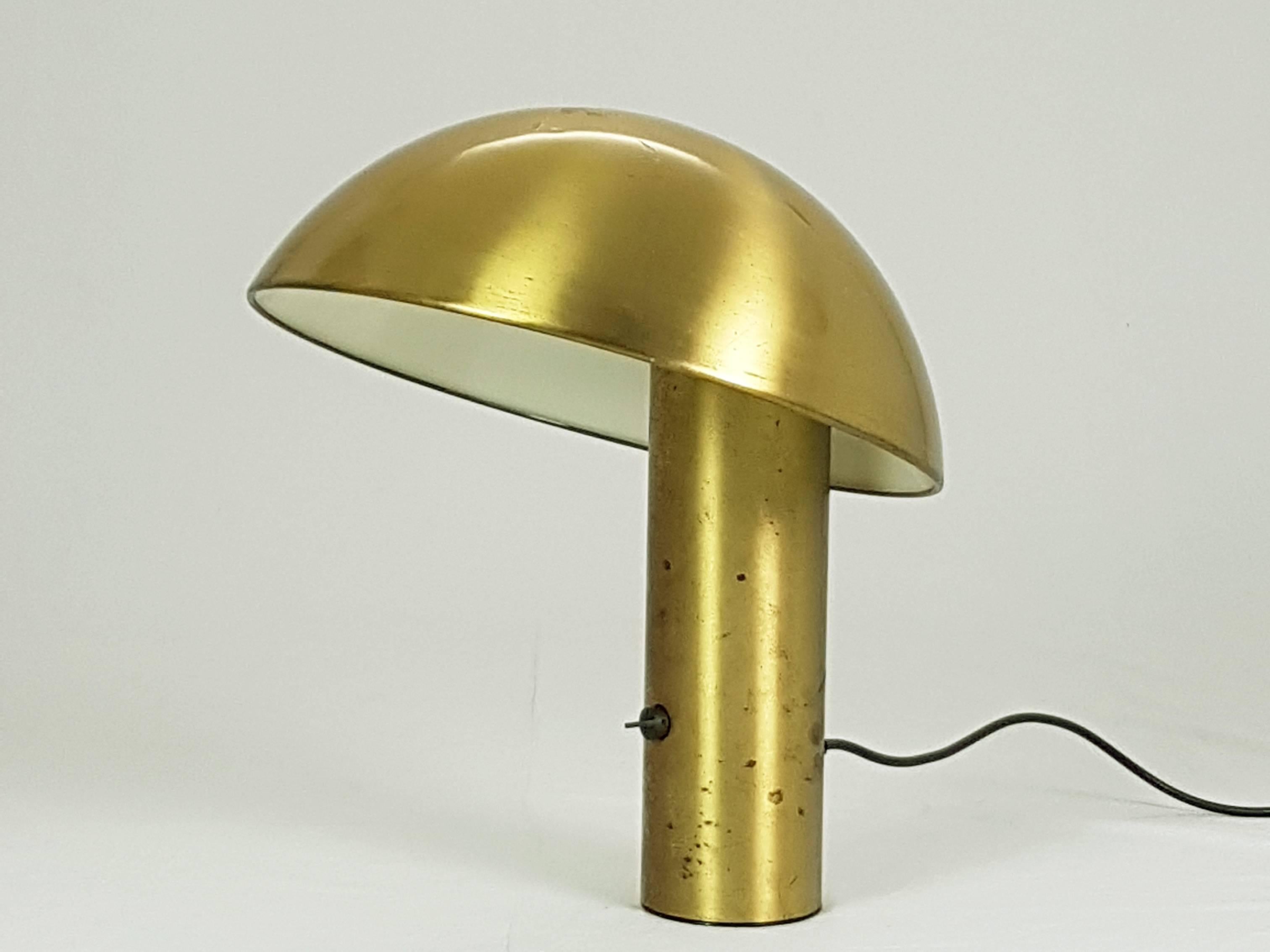 Brushed Brass Vaga Table Lamp by Franco Mirenzi for Valenti, 1978 In Fair Condition In Varese, Lombardia
