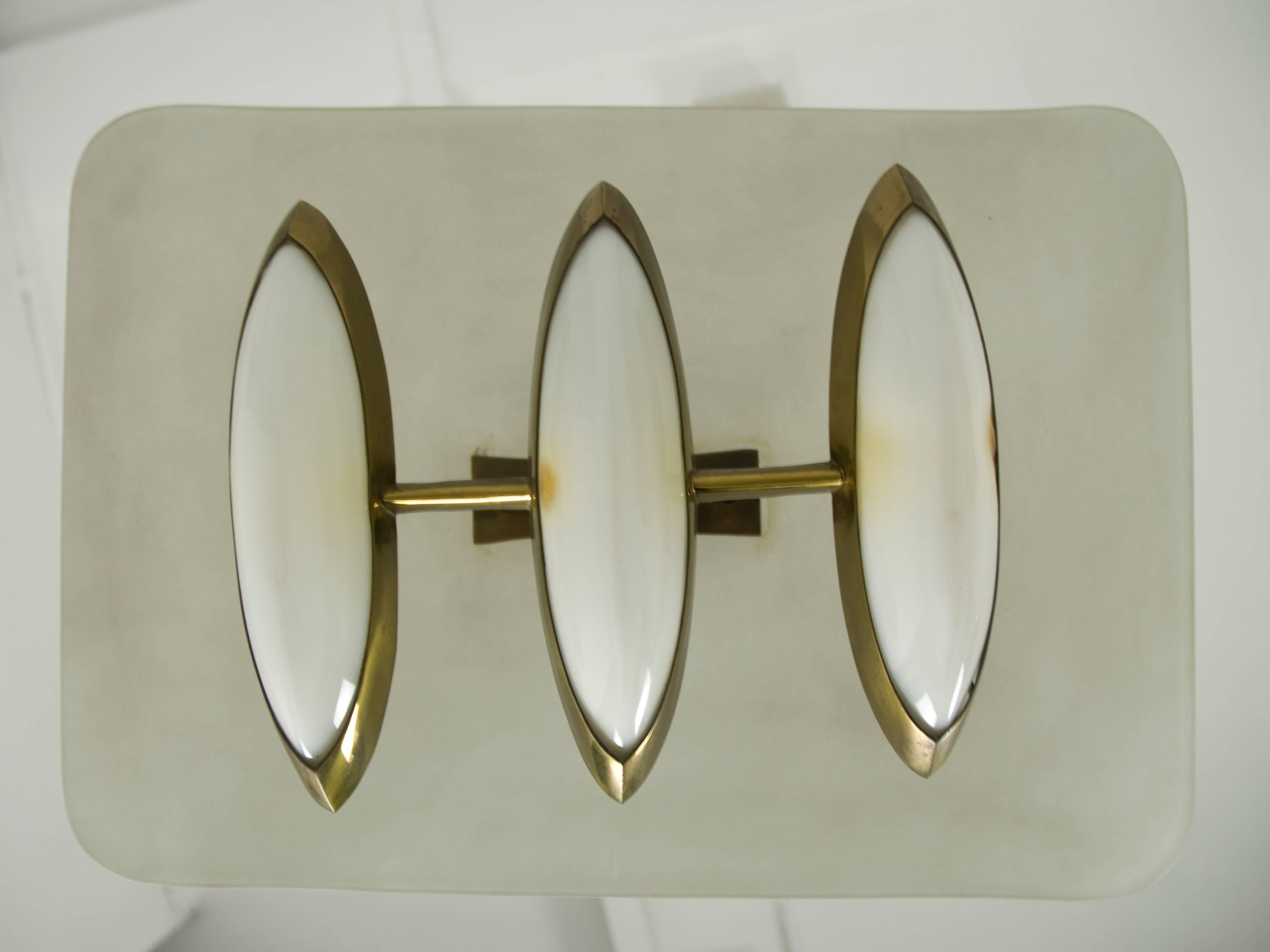 Midcentury Three-Light Brass, Perspex & Glass Pendant Attributed to Arredoluce In Good Condition In Varese, Lombardia