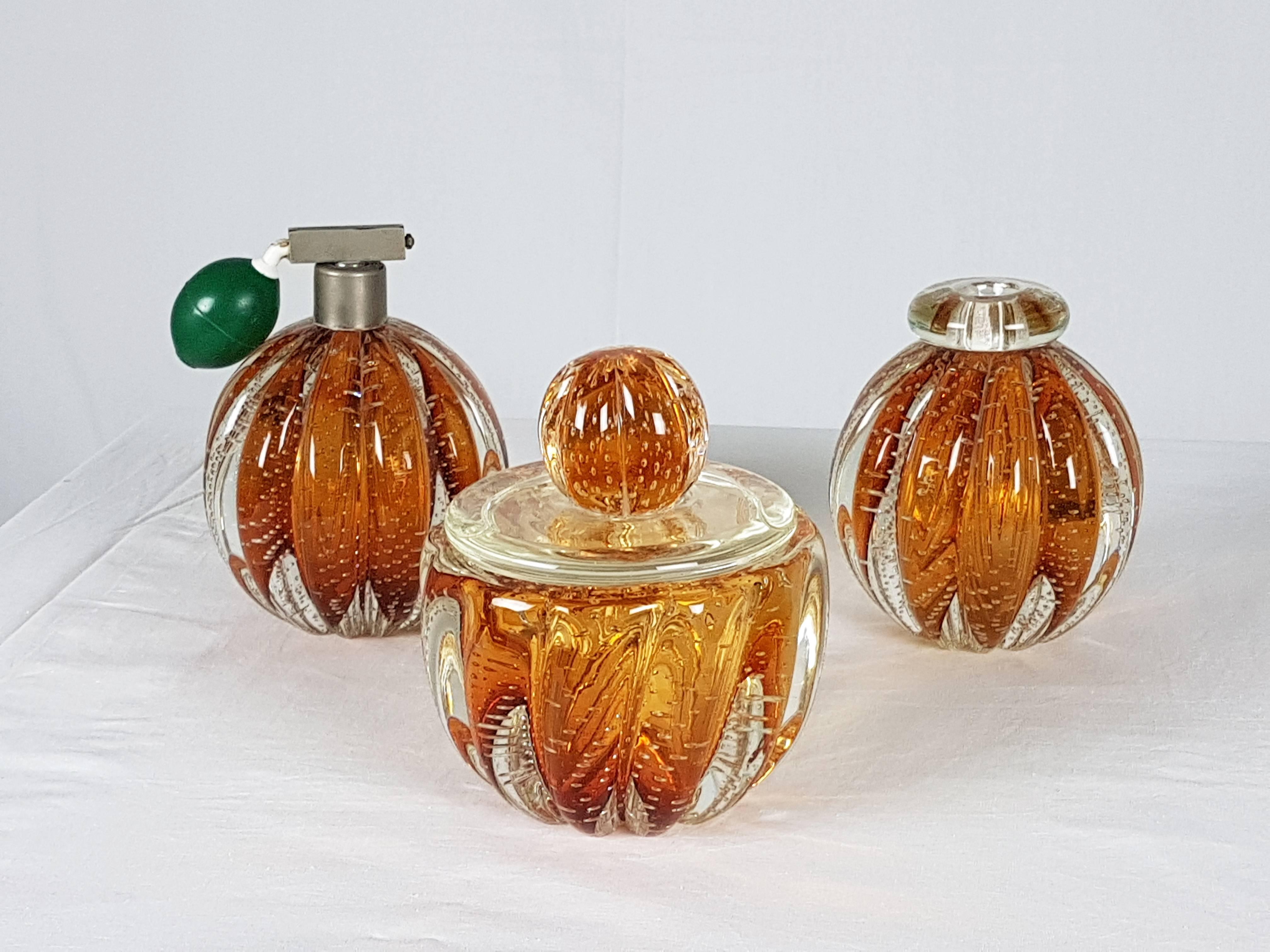 This beautiful set of Italian Murano glass vanity boxes and accessories was manufactured by Seguso Vetri d' Arte in the 1940s. The set is composed by 3 large Murano 