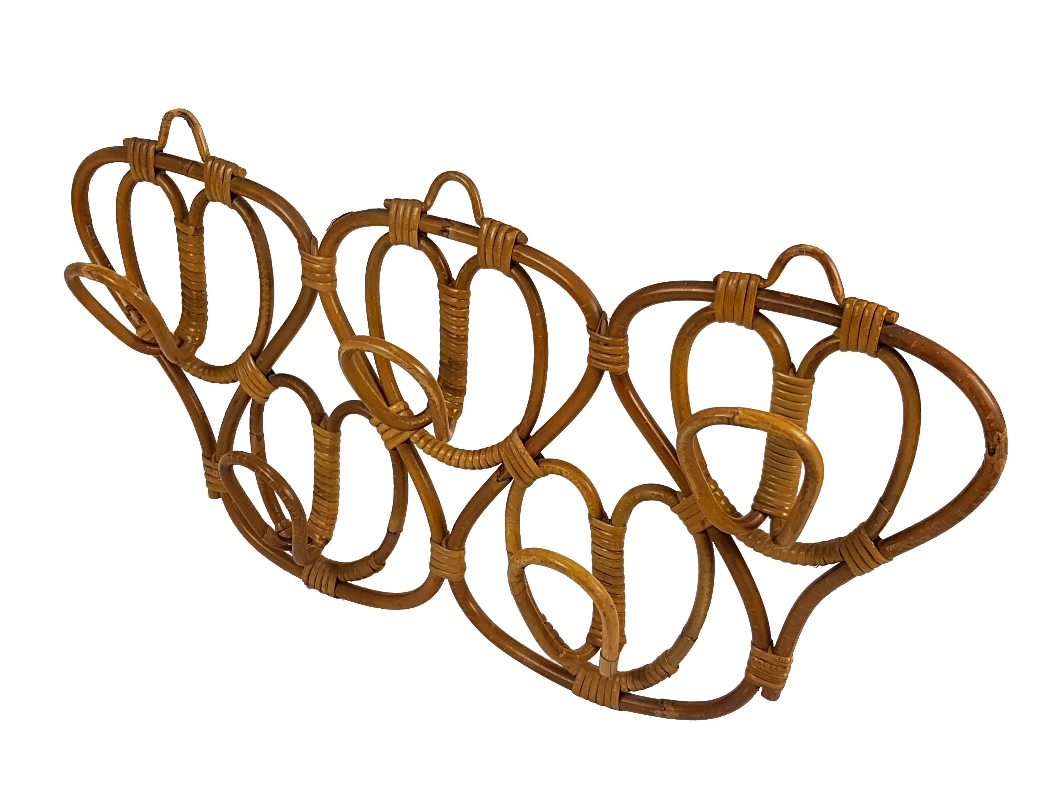 This italian coat rack was manufactured in Italy in the early 1960s. It features 5 usefull hooks and remains in very good condition.
Its design resembles a similar coat rack design by Franca Helg for Vittorio Bonacina in 1961 and published on Domus