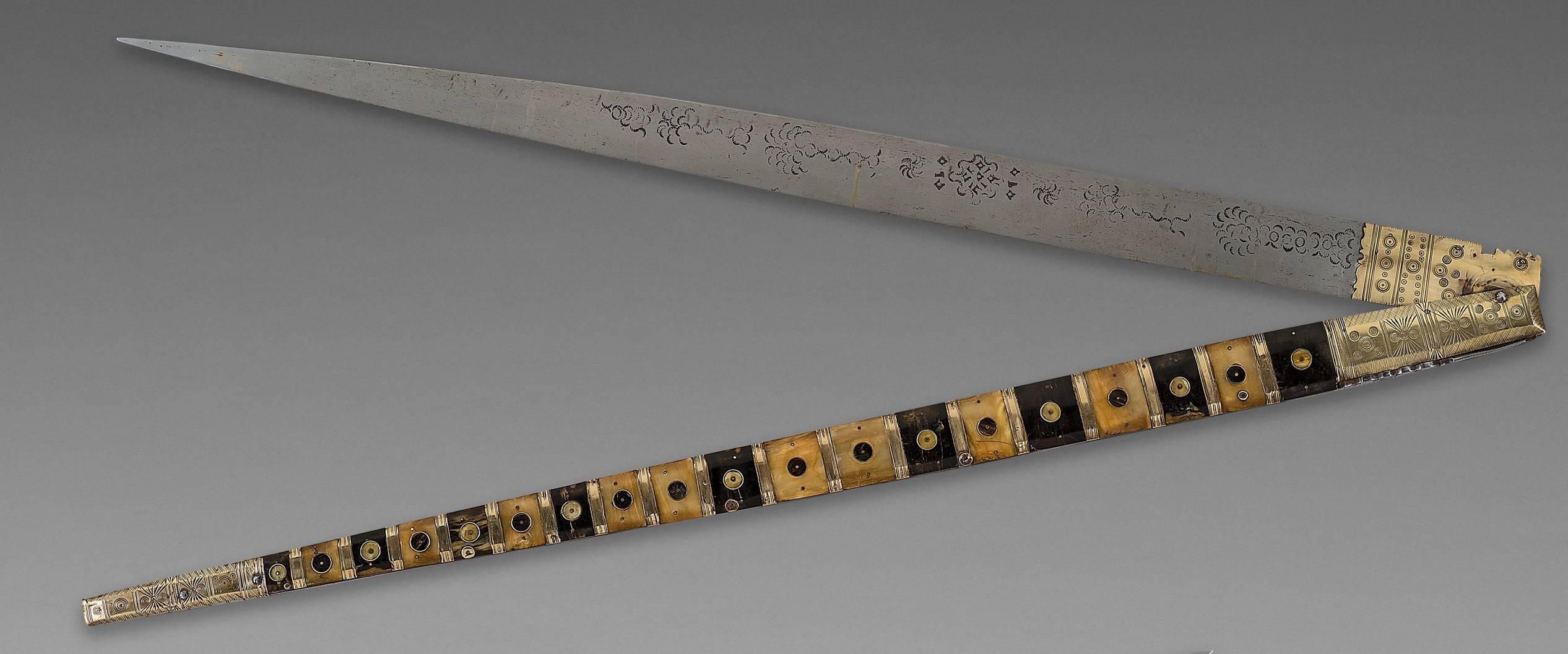 Spanish Navaja, Spain
1806

This exceptional knife lates of the Spanish wars (1808-1813). Superb quality. The Blade is engraved on one face « LA INVENCIBLE PEREZ ANA 1806 », and on the other one floral motos.
Several stamps of