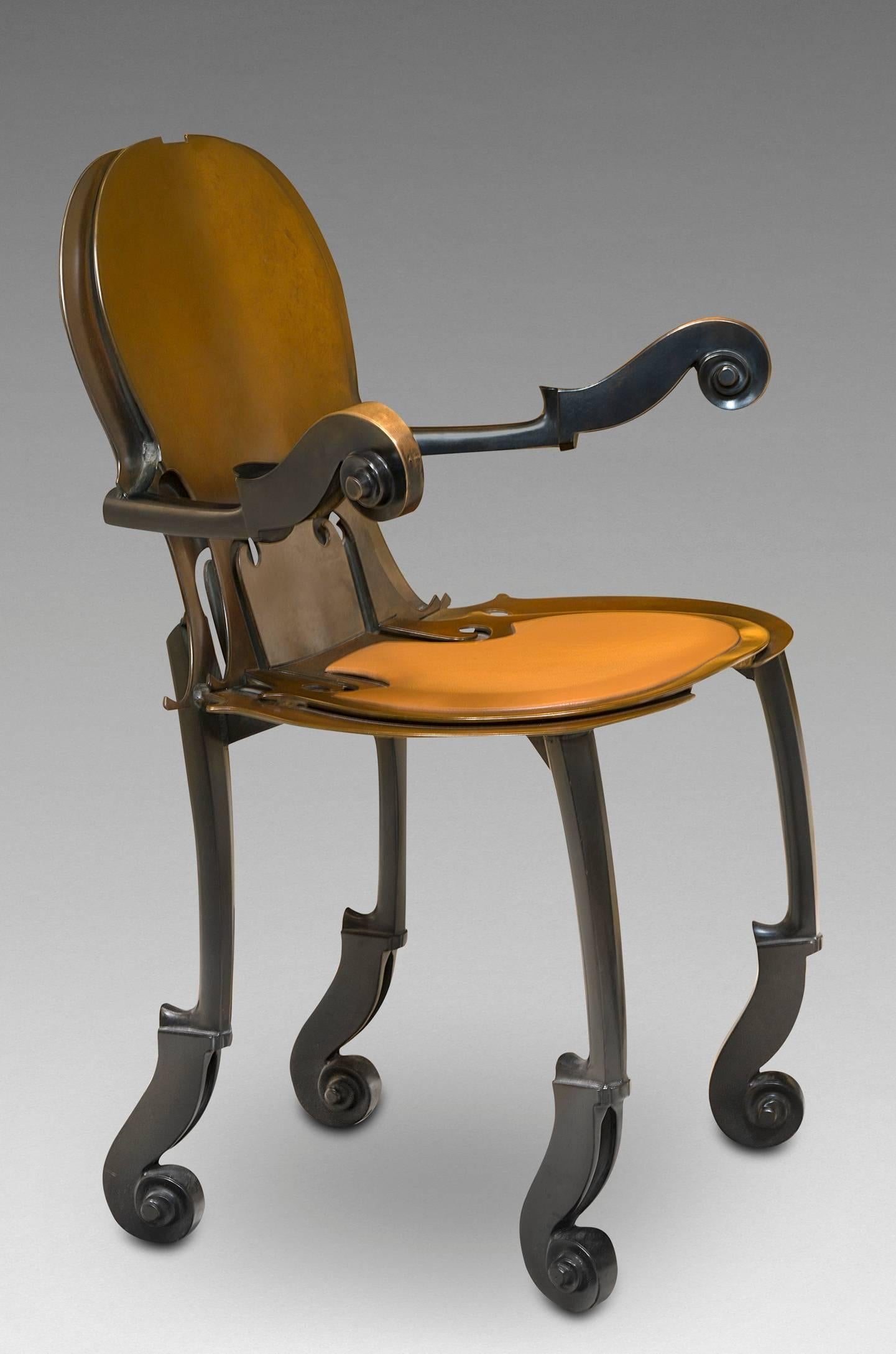 Arman
1928-2005, Français

Paire de fauteuils 
Bronze de 