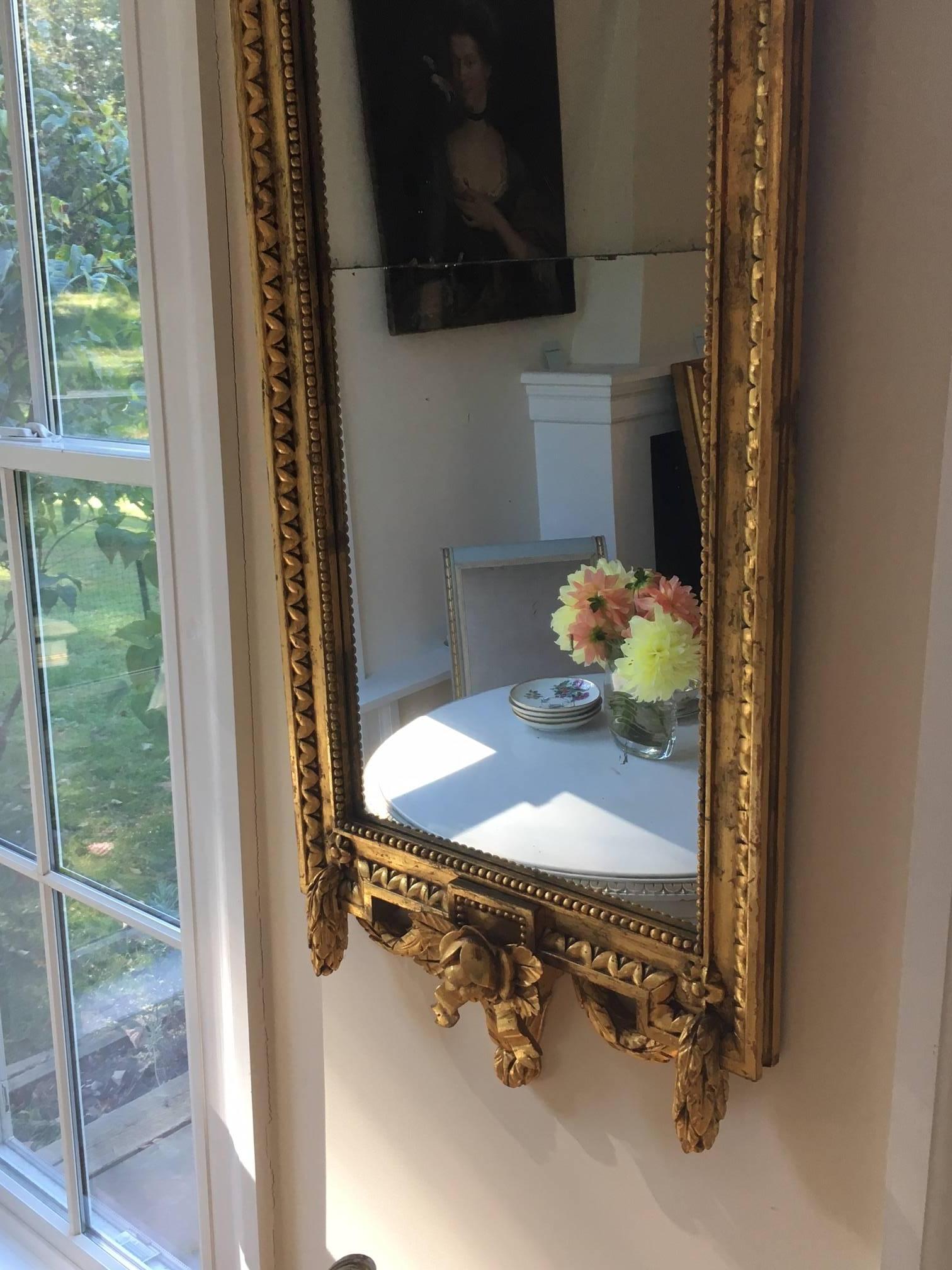 Swedish Gustavian Style Carved Giltwood Mirror In Good Condition For Sale In Garrison, NY