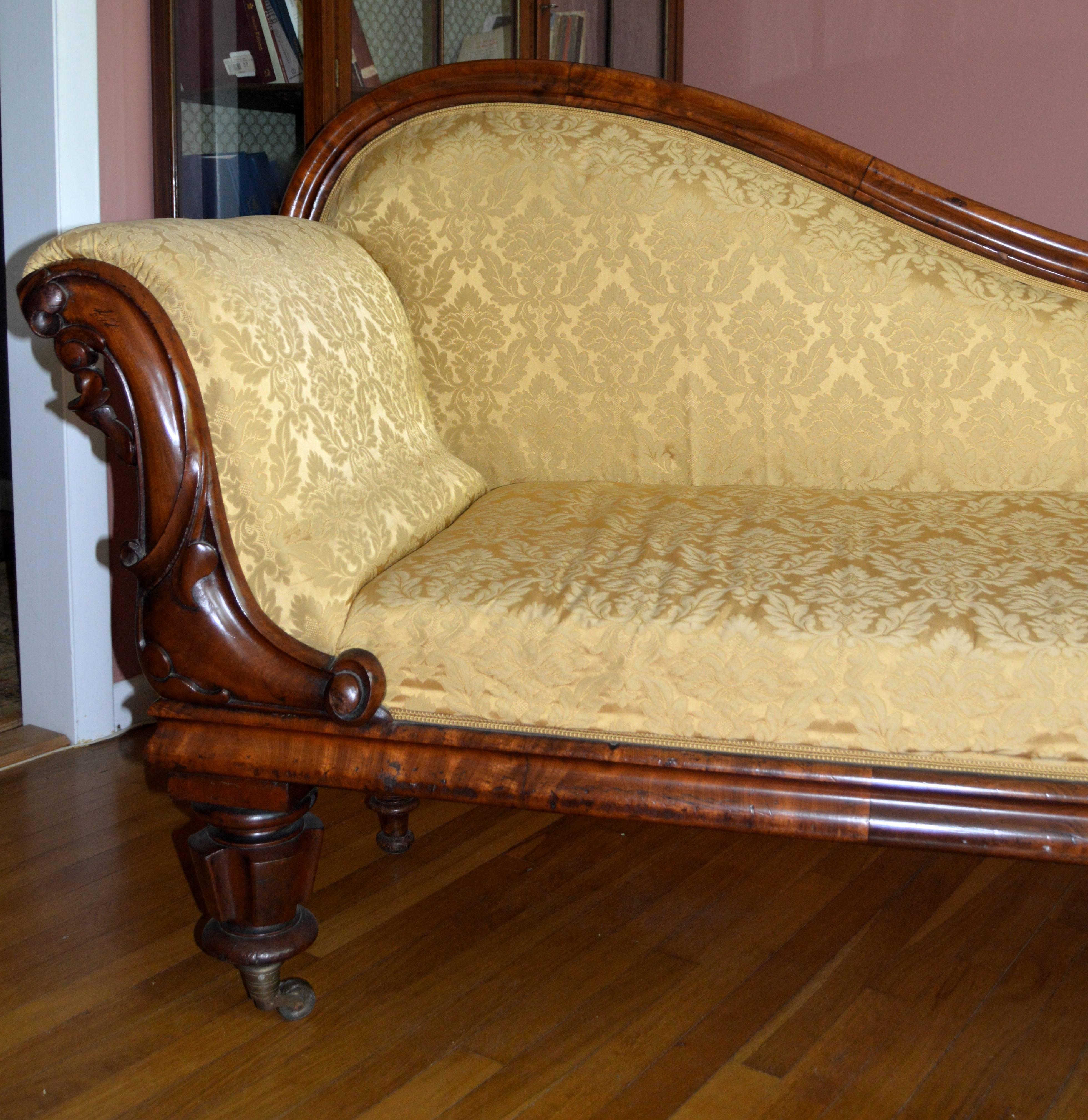 Rare and beautiful antique Danish Biedermeier chaise longue / recamier/ chaise lounge, probably of mahogany and with burled wood veneer, circa 1840. 

Gorgeously carved arm and back with foliate design. Casters on two front legs.

Upholstery in fair