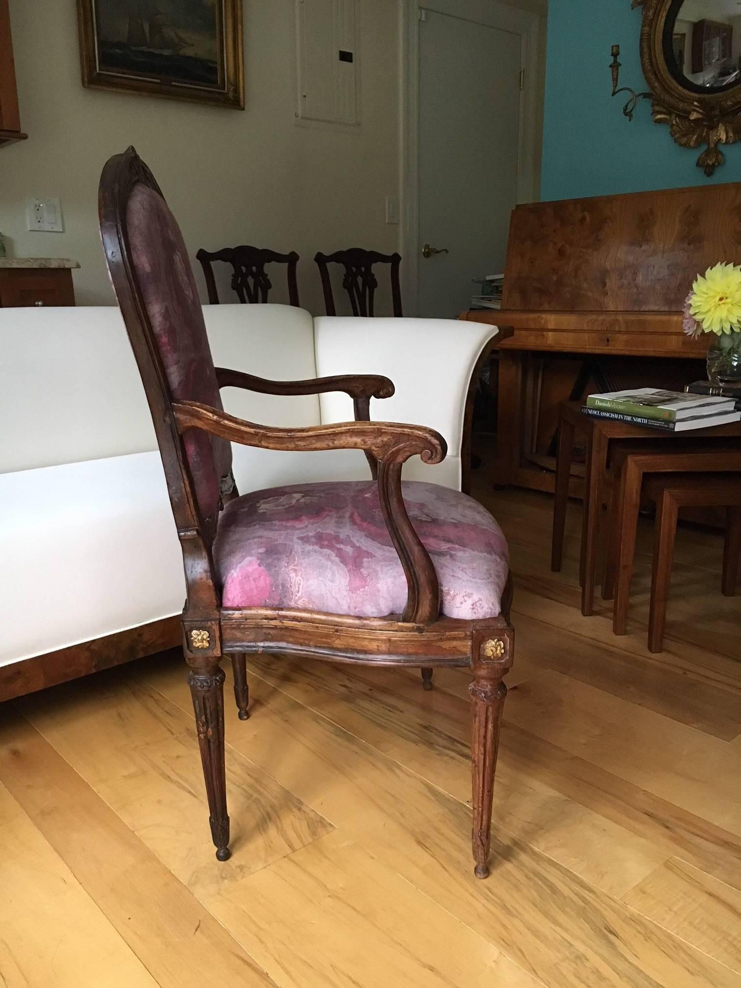Italian Transition Olive Wood Fauteuil In Good Condition For Sale In Garrison, NY