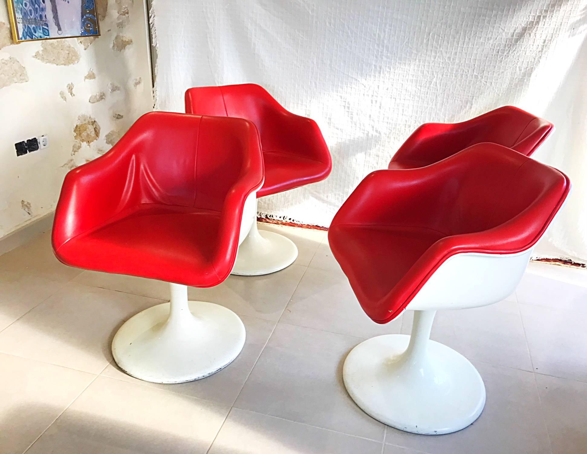 Eero Saarinen Style Four Fiberglass Tulip Armchairs Faux Leather In Good Condition In Denia, ES