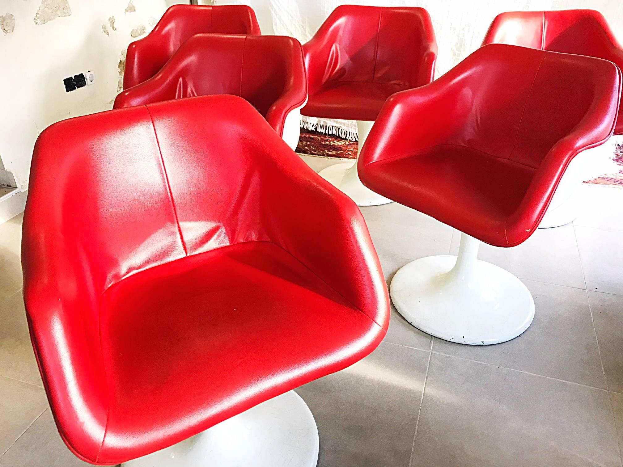  17 fiberglass tulip armchairs faux leather four armchairs identical tulip chairs, structurally sound. Original warm white finish. Red original Faux leather complete seat in good condition! We have in stock 4 pieces! We sell by 4/6/12/17 set all