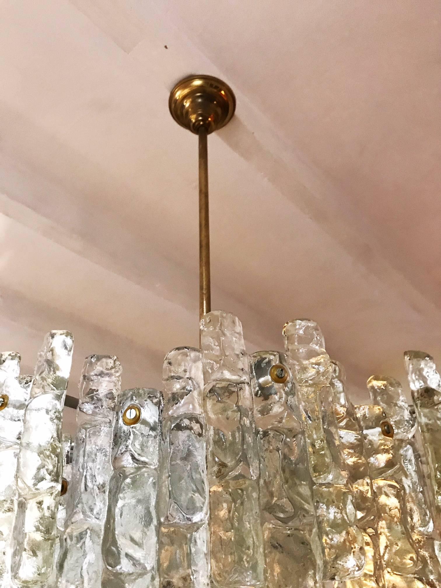 J.T. Kalmar mid-century chandelier Glass 36 pieces 60 cm Austria , 1972 In Good Condition For Sale In Denia, ES