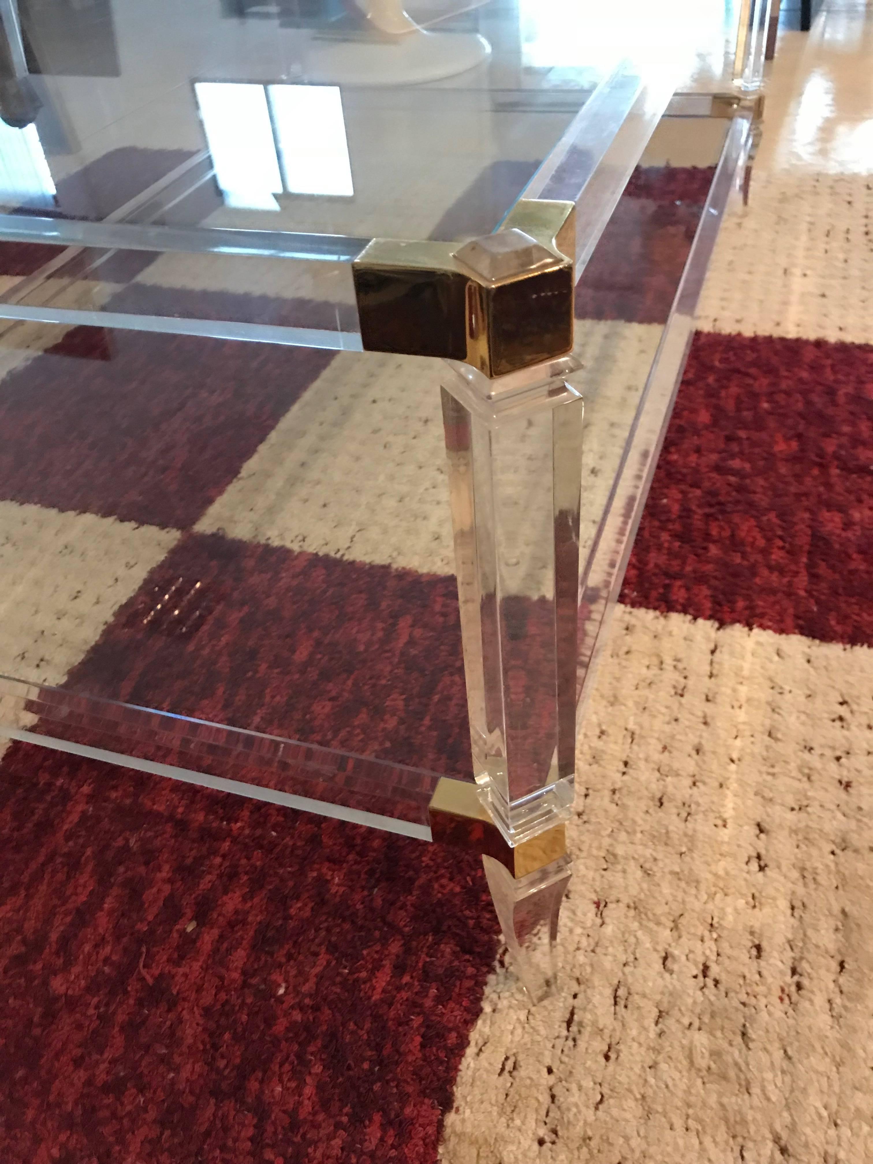 Lucite mid-century modern Coffee Table gilt brass French , 1960 In Good Condition For Sale In Denia, ES