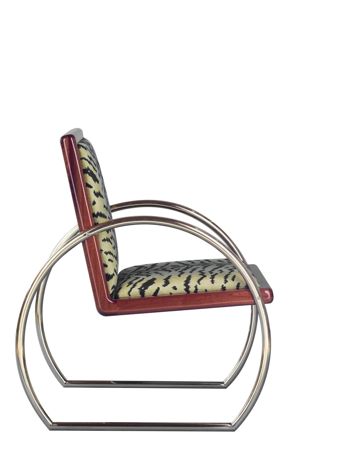 Canadien Chaise longue en placage d'acajou, velours vert tigre et pieds en laiton massif en vente