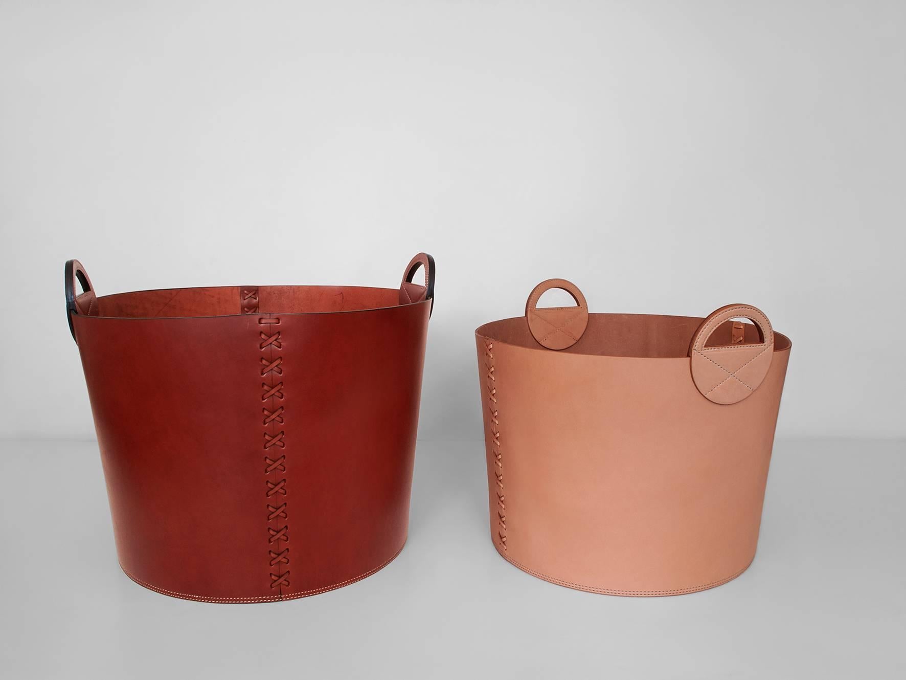 The leather bushel basket is inspired by old New England orchard baskets. It is constructed of 14-oz. vegetable-tanned saddle leather sourced from the finest American steerhides. It features a drop-in wood bottom in either white oak (perfect for