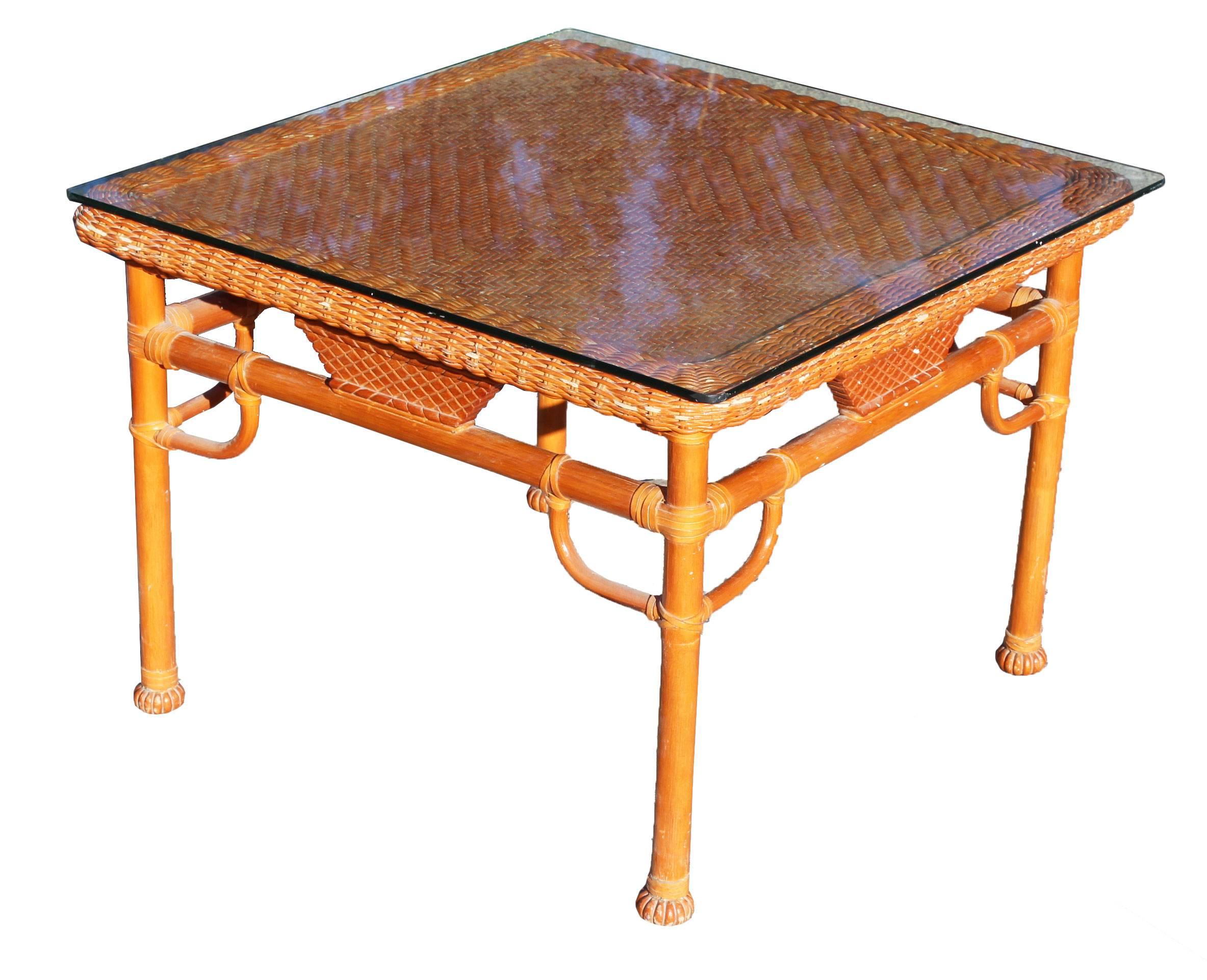 Paire de tables d'appoint espagnoles des années 1980 en bambou et osier dentelle Bon état - En vente à Marbella, ES