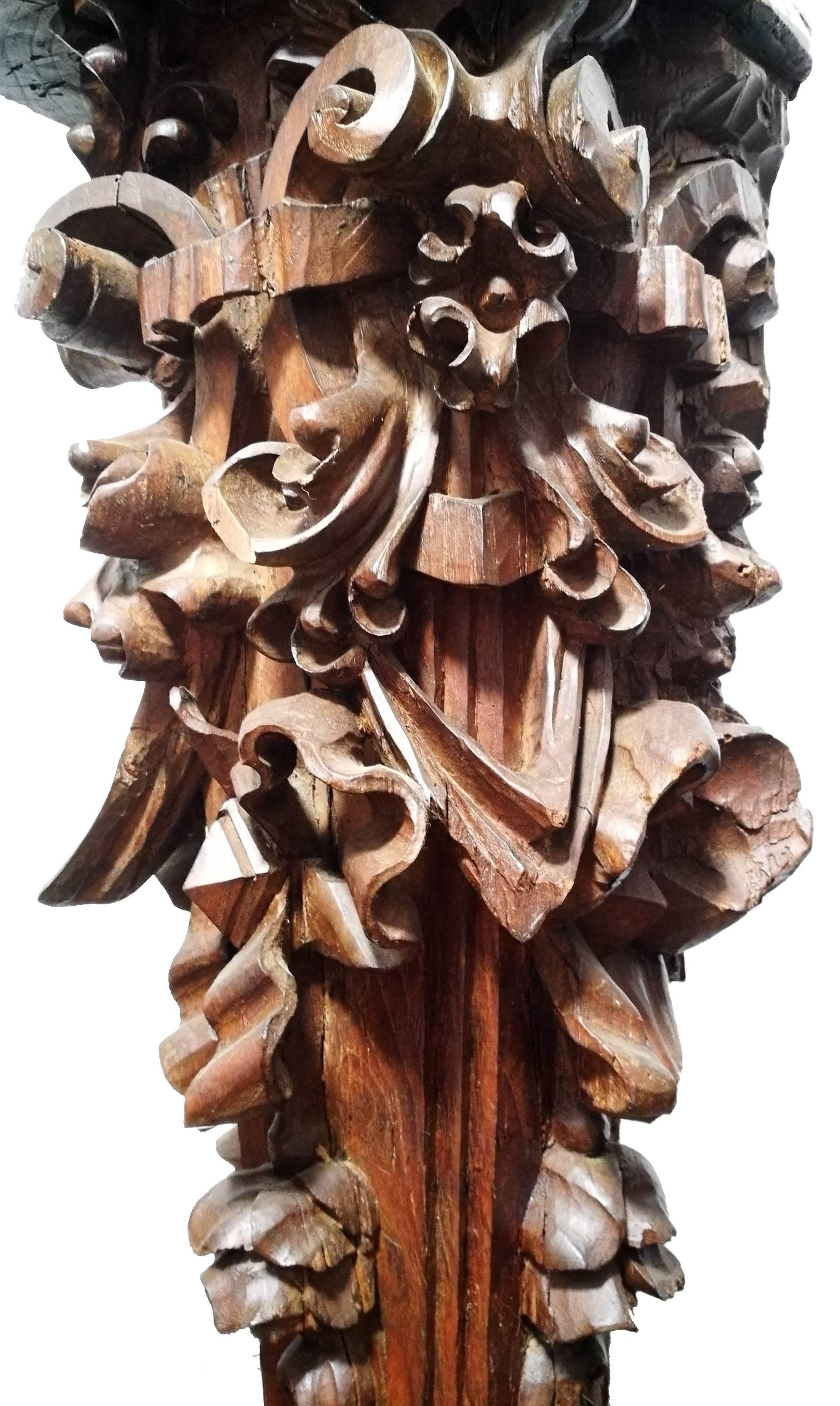 Paar portugiesische Holz- Estipites aus dem 18. Jahrhundert (Kastanienholz)