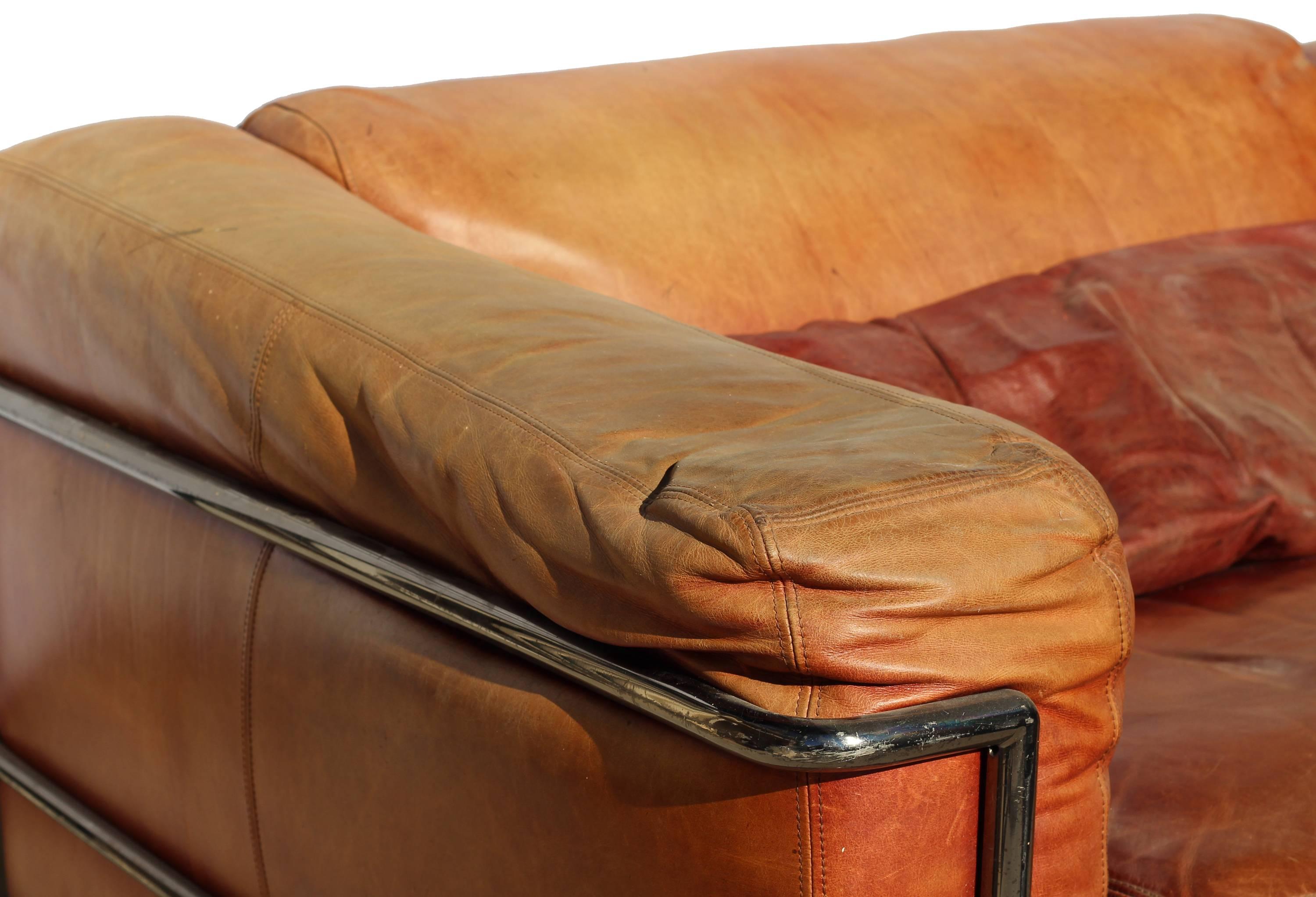 Mid-Century Modern Canapé italien en cuir et acier des années 1980