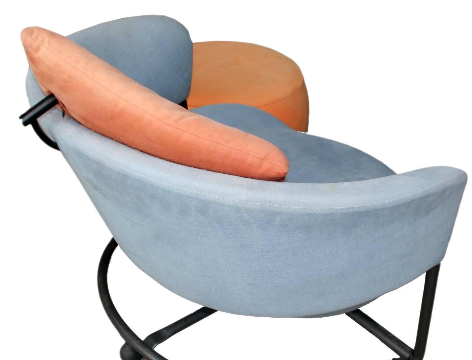 20ième siècle Années 1990, Chaise en velours d'une seule pièce et bouffant