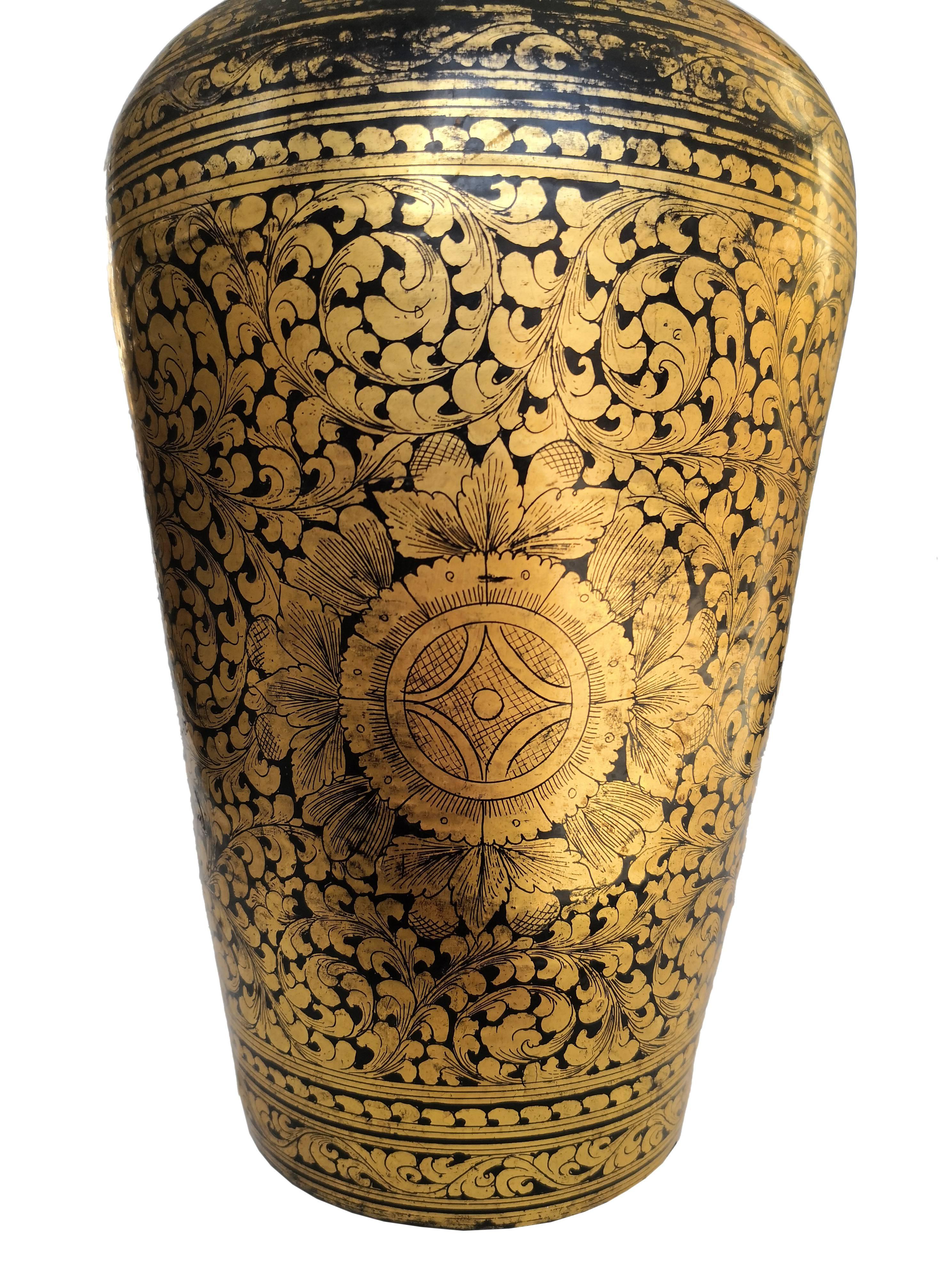 Unique Chinese black lacquered antique vase with detailed ornamental handmade decoration in 24-carat gold by specialized craftsmen.

