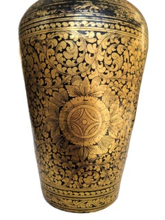 19th Century Chinese Black Lacquered Papier-mâché Vase