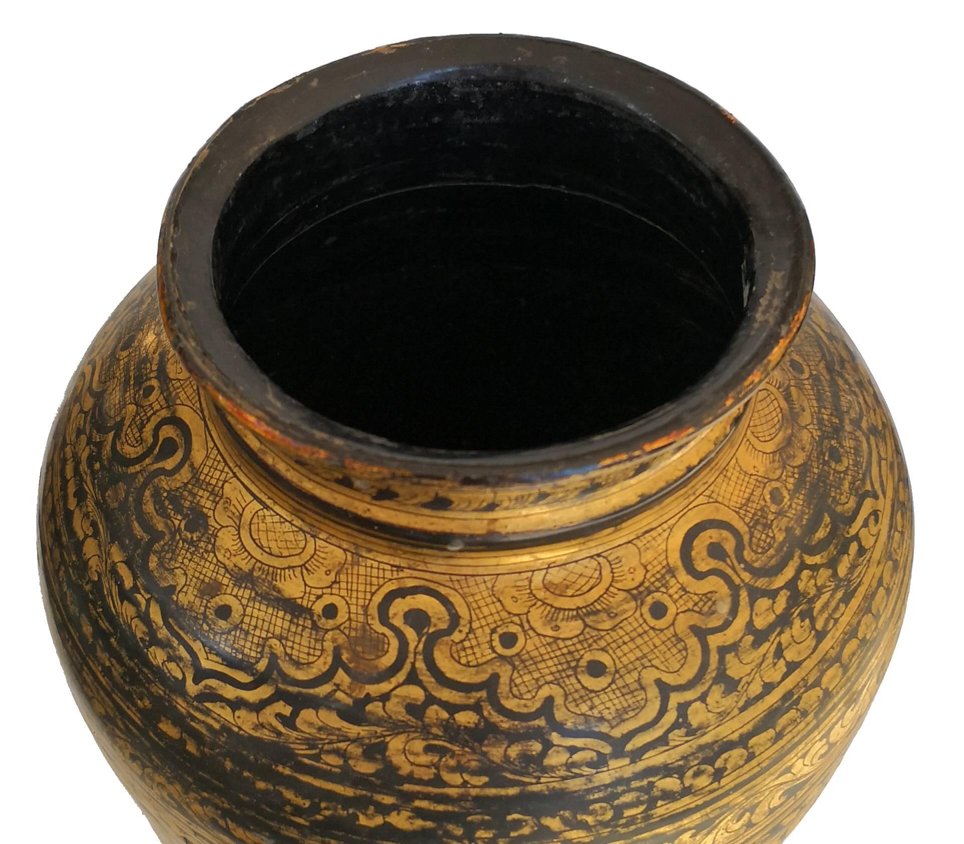 19th Century Chinese Black Lacquered Papier-mâché Vase In Good Condition For Sale In Marbella, ES