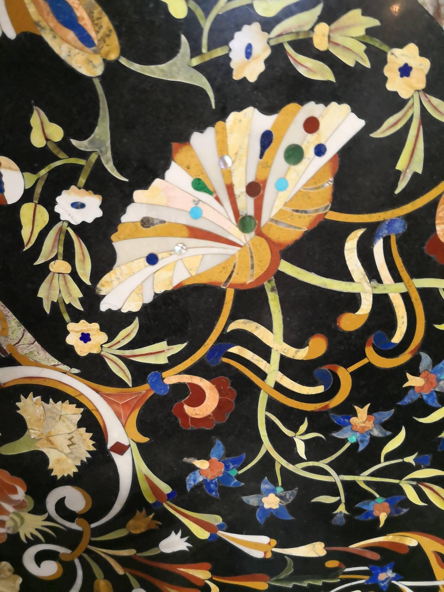 Octagonal Italian Pietre Dure Semiprecious Hardstone Inlay Black Marble Tabletop In Good Condition For Sale In Marbella, ES