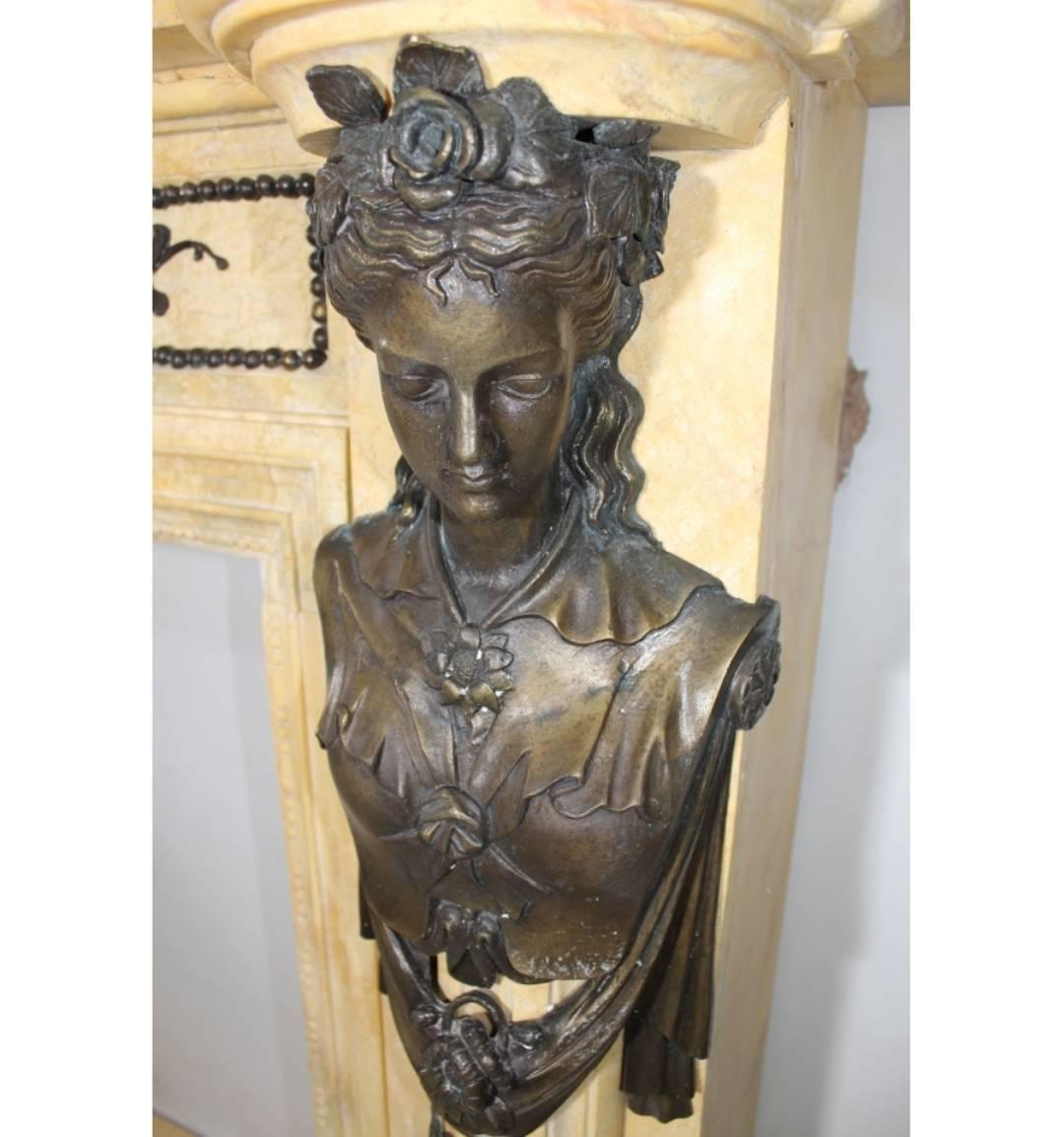 Regency Style Egyptian Marble Fireplace Mantel with Bronze Ornaments In Excellent Condition For Sale In Marbella, ES