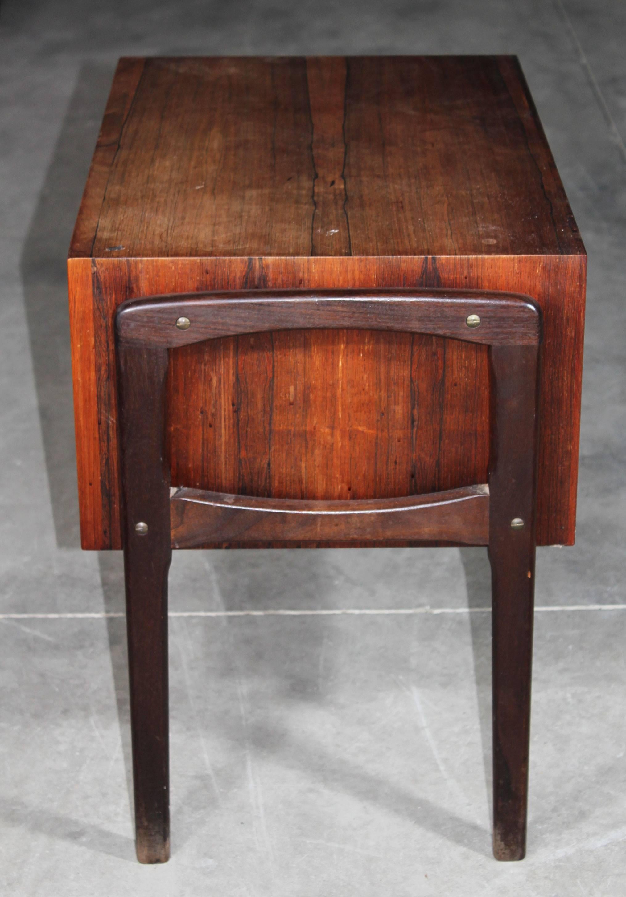 1950s, Vintage Scandinavian Rosewood Side Table with Four Drawers In Excellent Condition In Marbella, ES