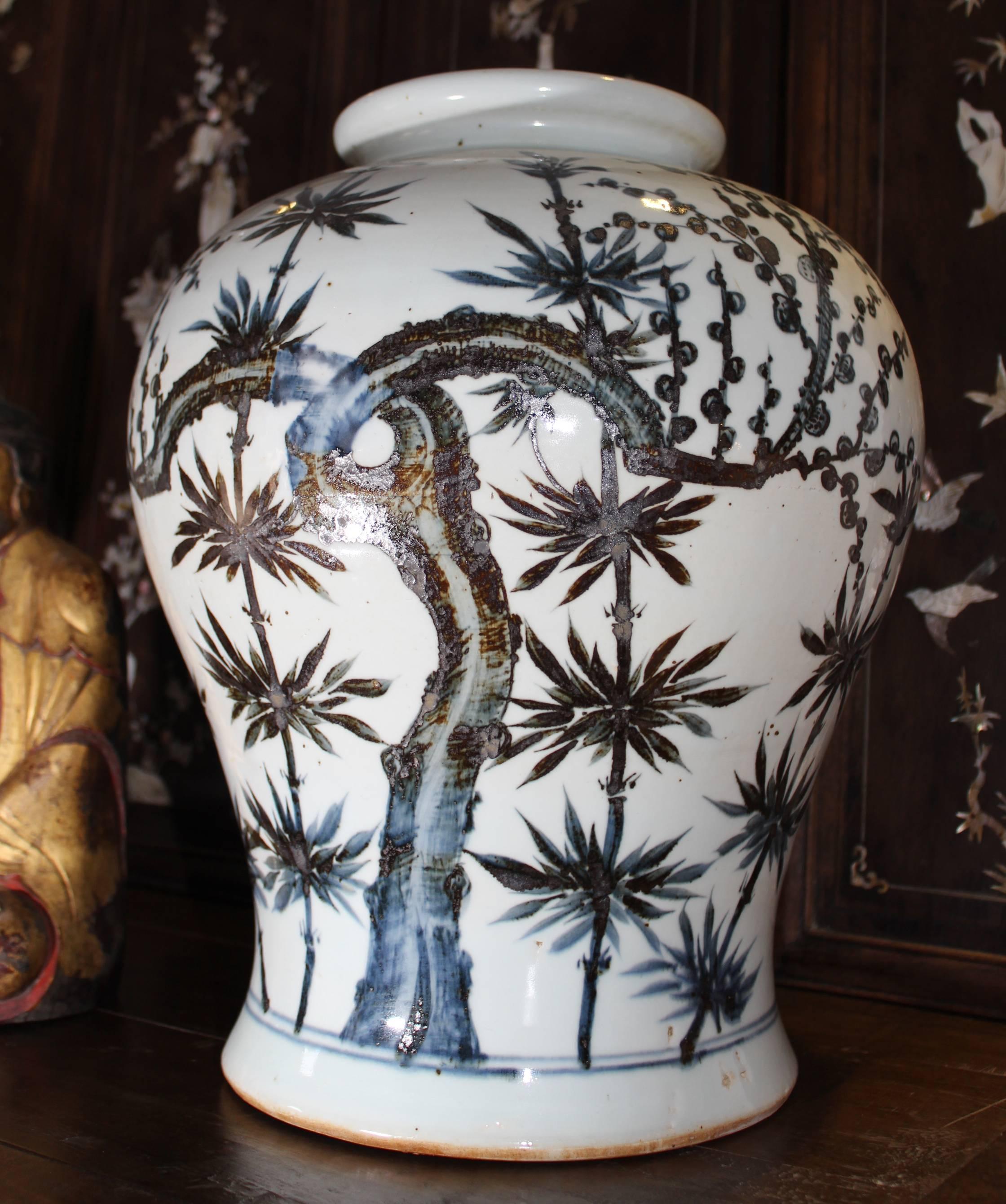 Pair of Blue Cobalt Enameled Chinese Vases In Excellent Condition In Marbella, ES