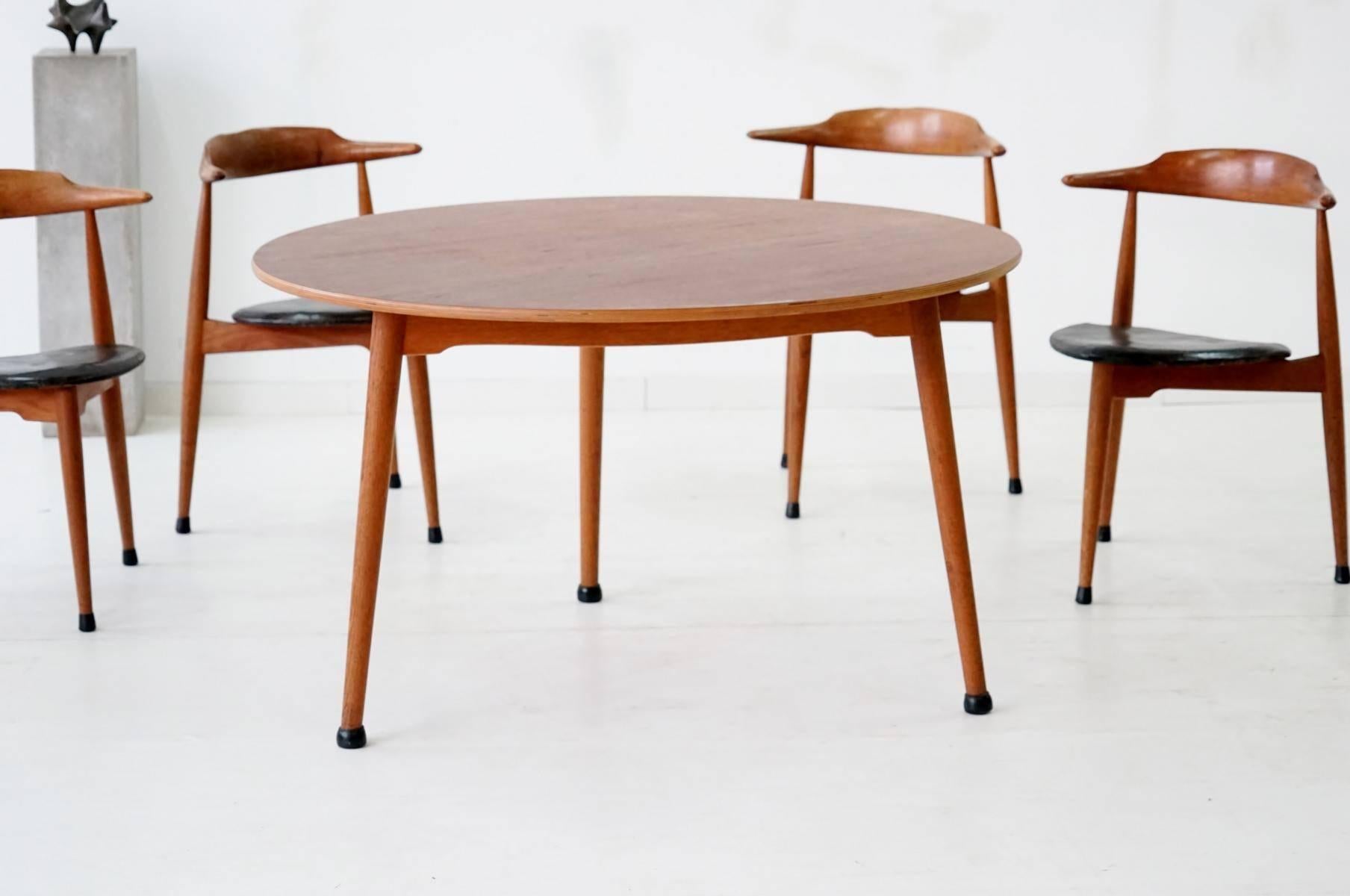 Leather Set of Six Heart Dinging Room Chair, Tripod Table, H.J. Wegner Hansen F. Hansen