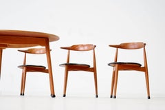 Ensemble de six chaises Heart Dinging Room, table tripode, H.J. Wegner Hansen F. Hansen