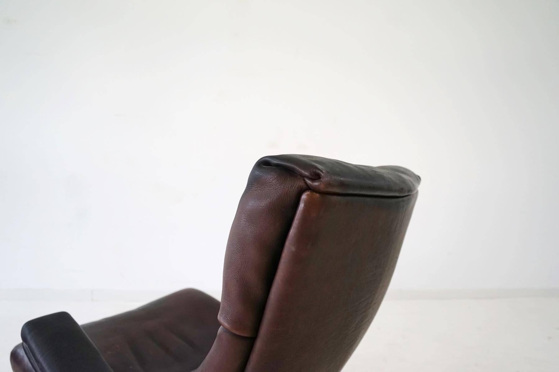 De Sede Lounge Swivel Arm Relax Chair and Ottoman (Schweizerisch)