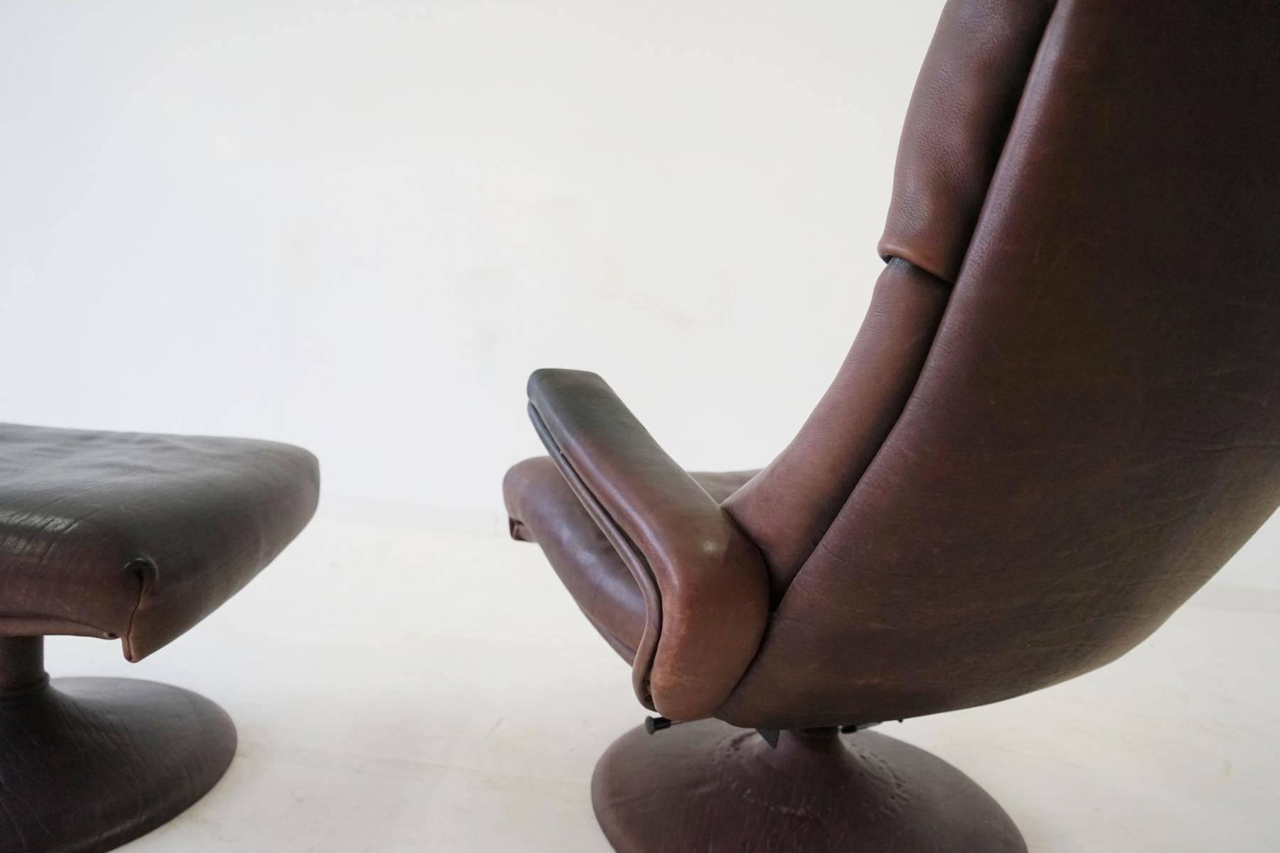 De Sede Lounge Swivel Arm Relax Chair and Ottoman im Zustand „Gut“ in Telgte, DE