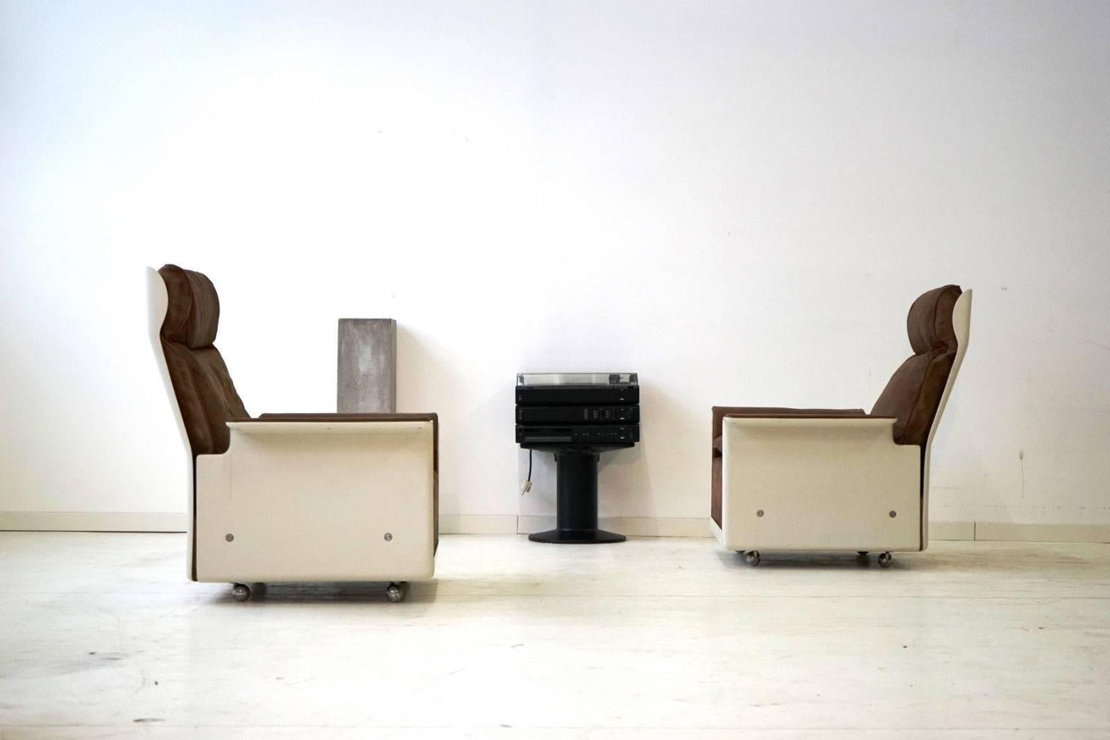 Set of two lounge armchairs Dieter Rams for Vitsoe, RZ 62 620, Nubuck Leather
Set of two armchairs in leather in the popular color medium brown. This RZ 62 model is a very early version with production from the 1970s. The upholstery is impeccably