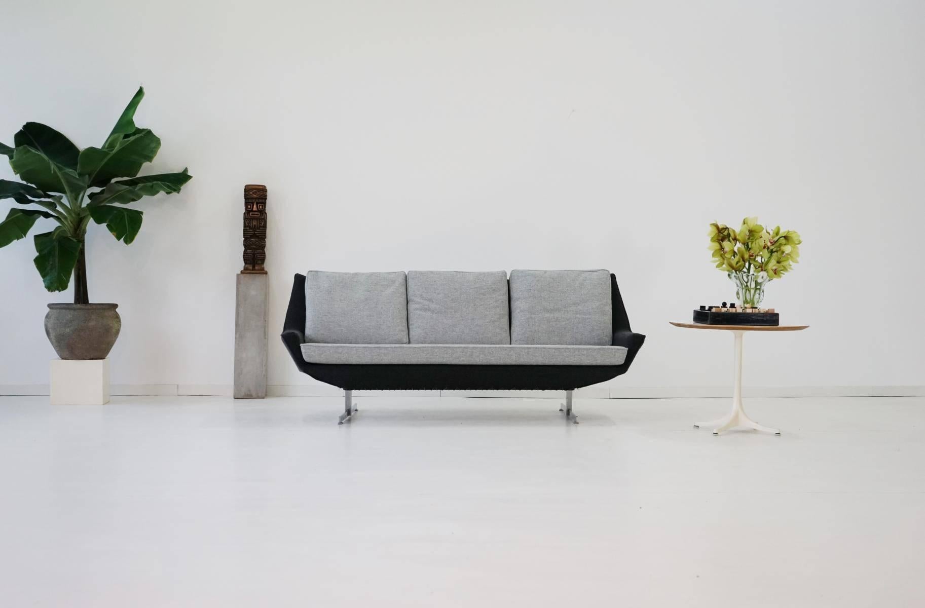 1950s Three-Seat Sofa by Knoll Midcentury Hallingdal Canapé Couch (Moderne der Mitte des Jahrhunderts)