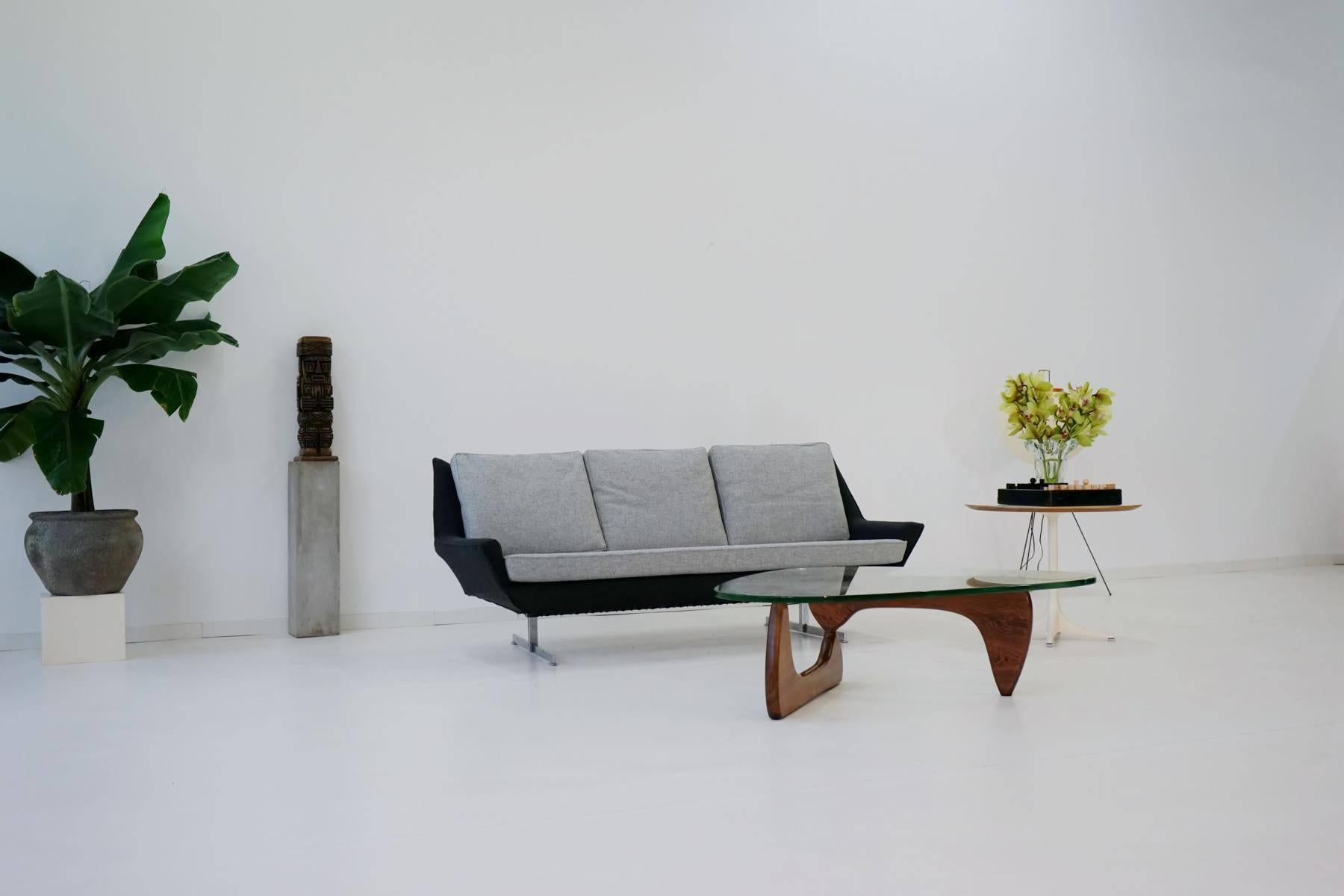 1950s Three-Seat Sofa by Knoll Midcentury Hallingdal Canapé Couch 3