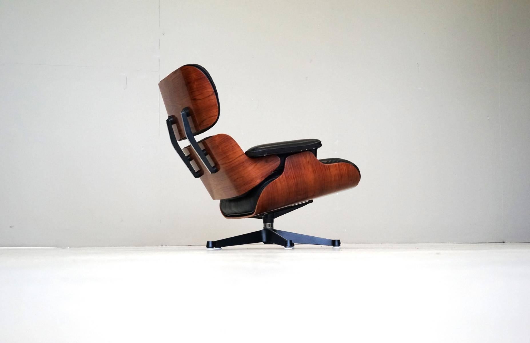 Mid-20th Century Charles Eames Original Lounge Chair Herman Miller Leather Rosewood Armchair