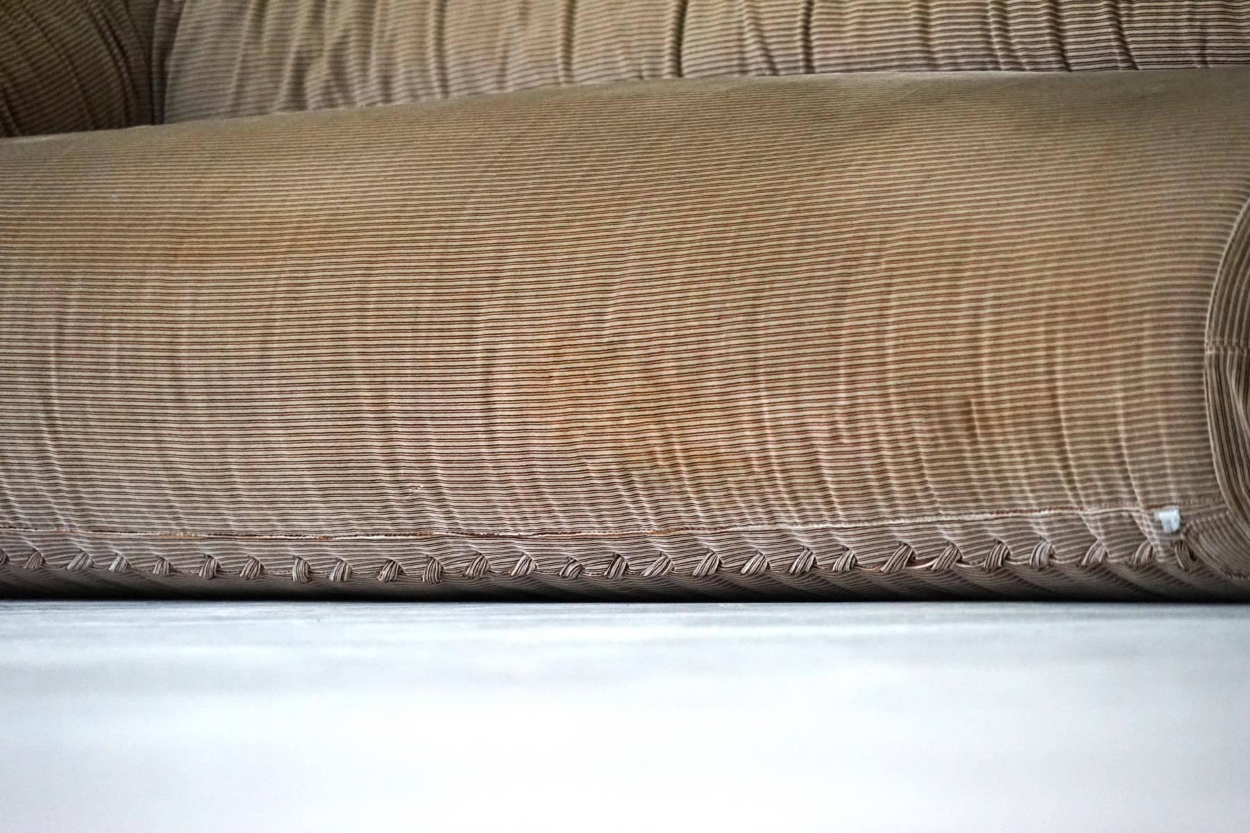 Italian Anfibio by Alessandro Becchi, Giovannetti, Italy Sofa Daybed Canapé Couch