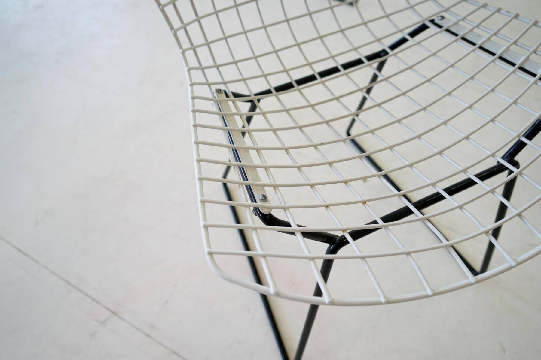 Set of four Diamond wire side chair by Harry Bertoia for Knoll International, 1962
Harry Bertoia's wire chairs are the famous model of Mid-Century Modern design.