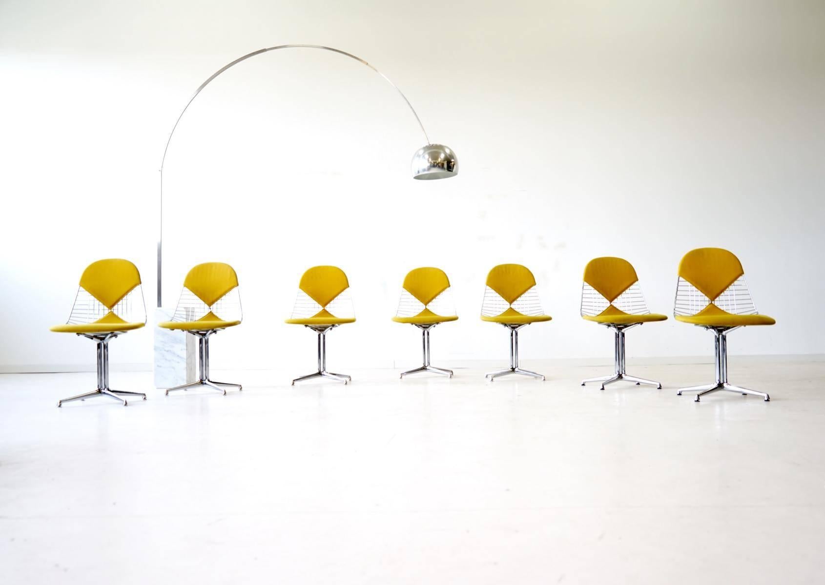 Set of four Eames wire side bikini chair Herman Miller La Fonda base
La Fonda base, chrome. Original condition. Original yellow fabric from Herman Miller. The ideal chairs for the kitchen, dining room, meeting room, etc. Very comfortable. The