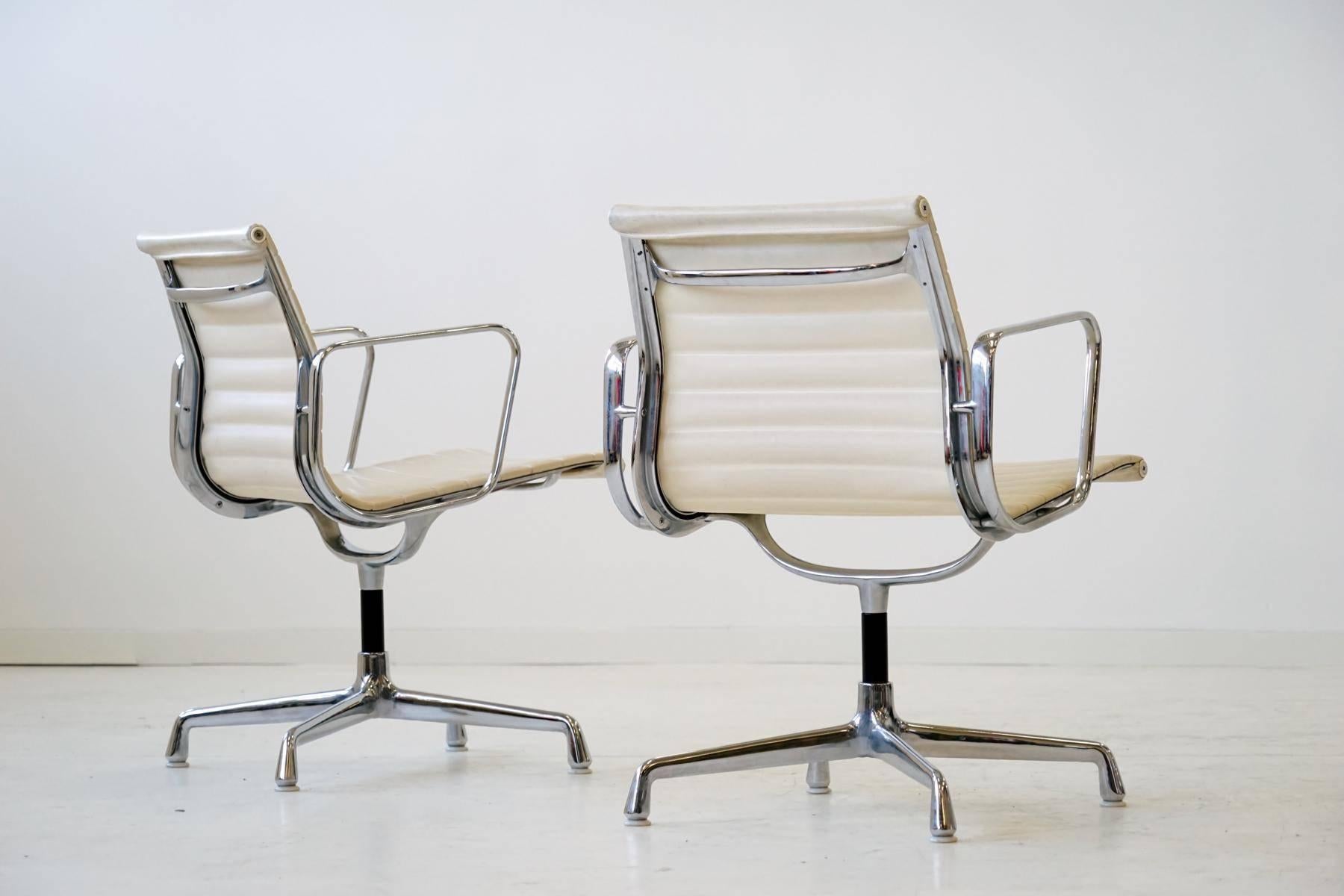 Set of Four Eames Herman Miller Alu Office Conference Dining Chair EA 107 1