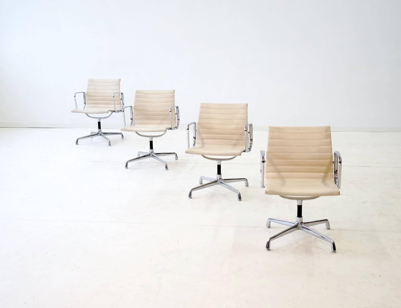 Set of Four Eames Herman Miller Alu Office Conference Dining Chair EA 107 2