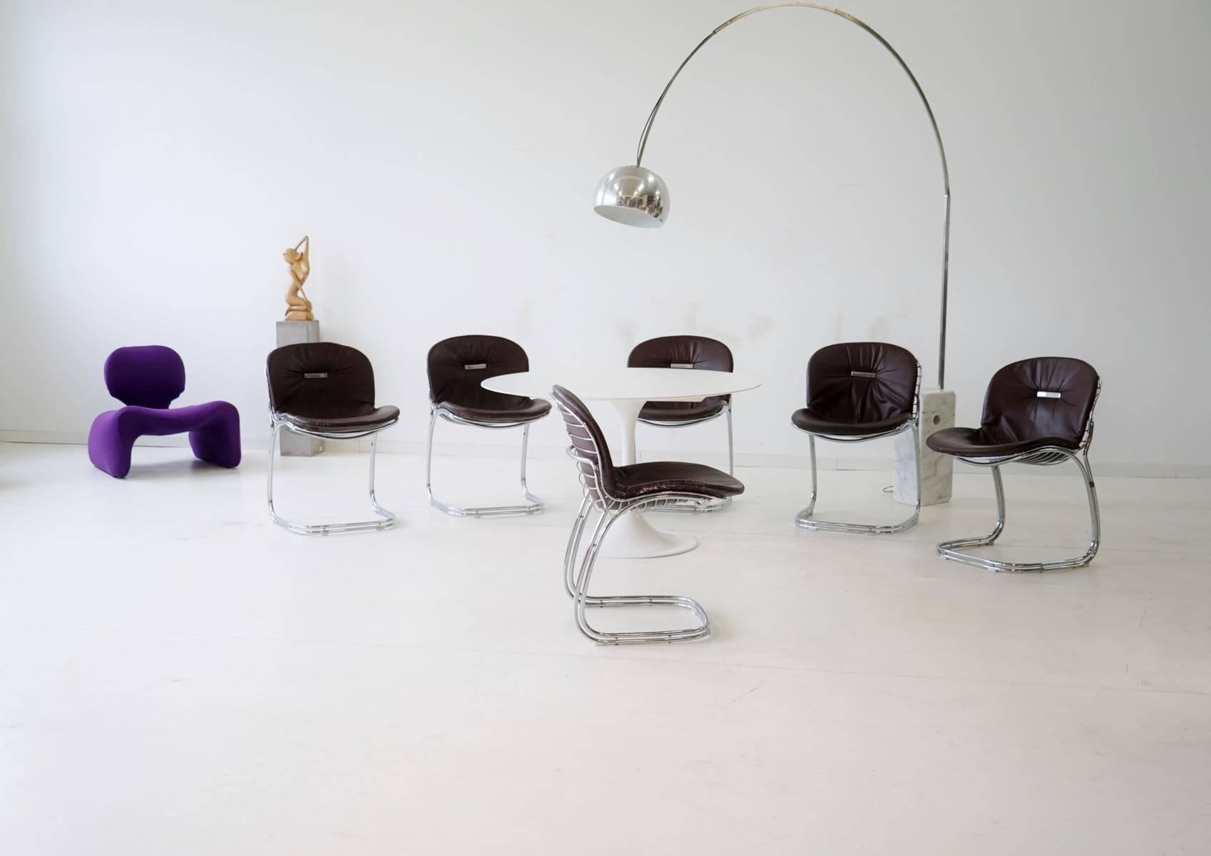 Set of six Gastone Rinaldi Sabrina dining cantilever chairs Italy, 1970s
Design classic of the 1970s. These chairs were produced by Rima in the 1970s, and designed by Gastone Rinaldi. They feature a chromed metal frame. The seat and back is