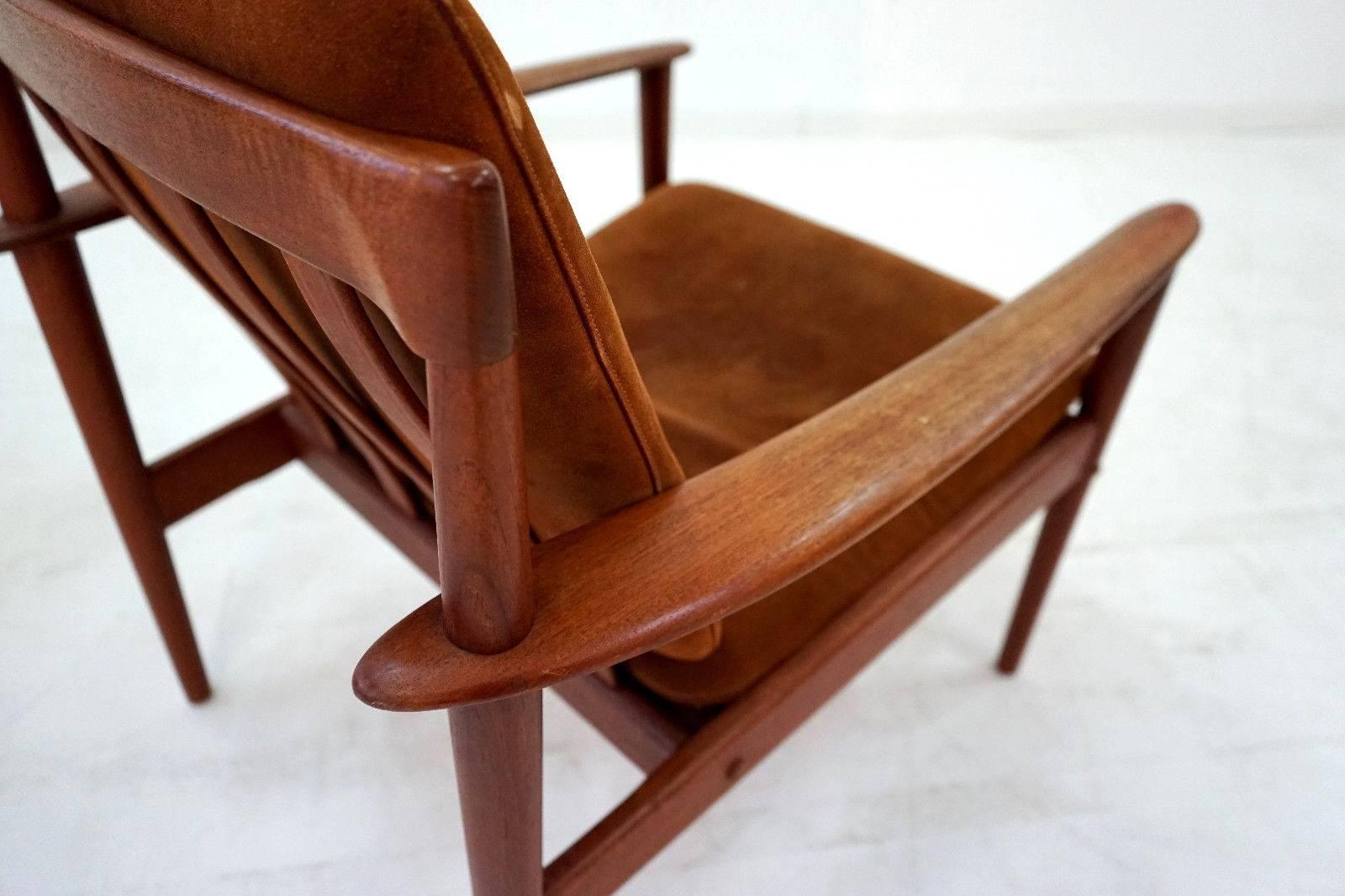 Set of Two Chairs by Grete Jalk for Poul Jeppesen Danish Leather Lounge Armchair In Good Condition In Telgte, DE