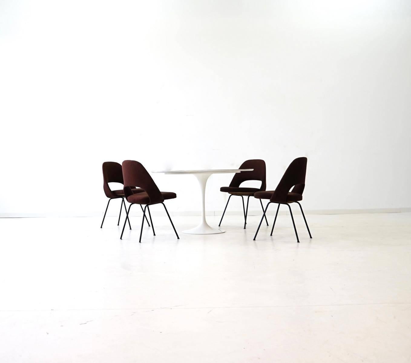 Set of four dining side chair model 72 U by Eero Saarinen Knoll International 
Originals from the 1960s. Original condition. Fabric by KnollTextile black / brown. Tubulaar steel legs, black finish.
The foam is good. The overall condition is good.