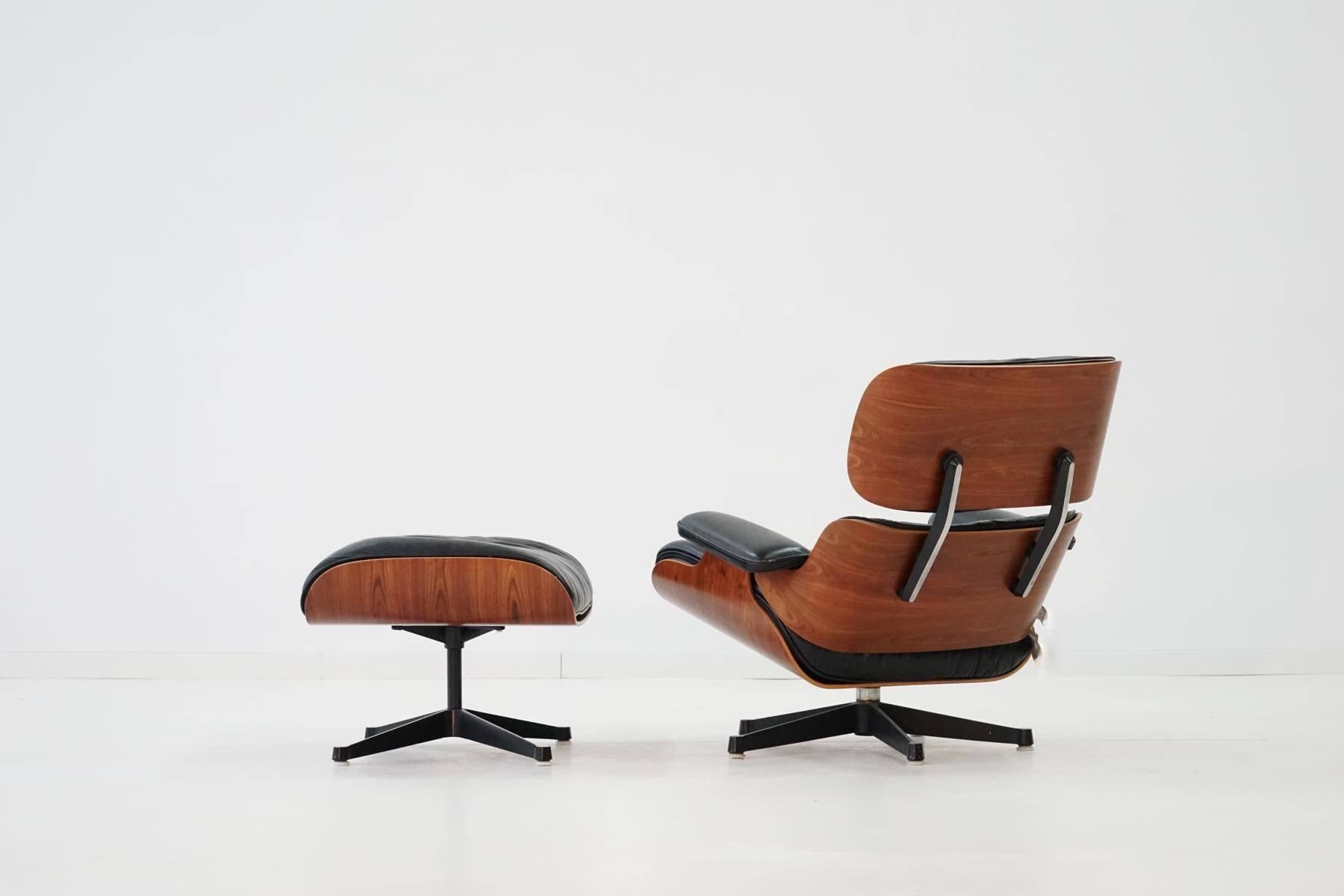 Mid-Century Modern Original Lounge Chair and Ottoman by Charles Eames Herman Miller, Rosewood